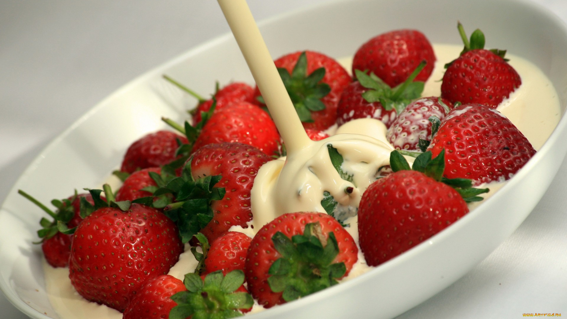 еда, клубника, , земляника, сливки, тарелка, десерт