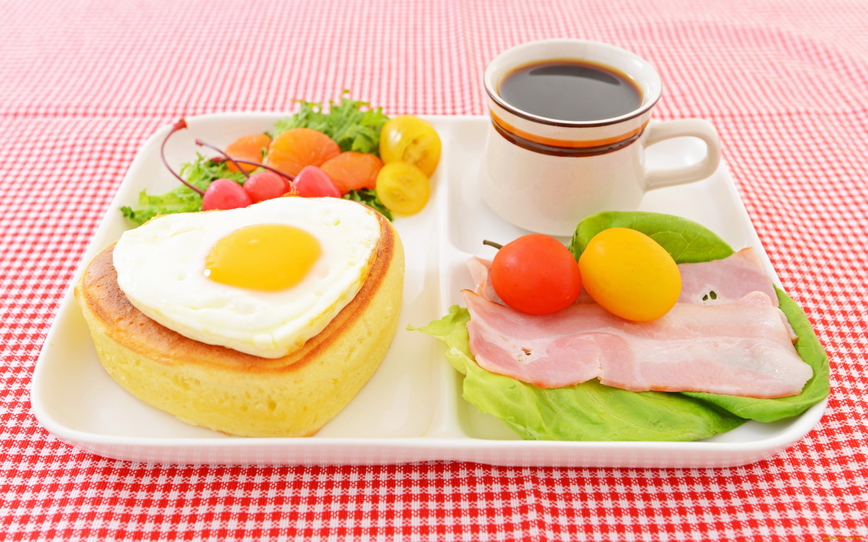 еда, разное, tomatoes, ham, bacon, coffee, omelette, salad, bun, ветчина, бекон, яйцо, булочка, помидоры, томаты, салат, кофе, завтрак