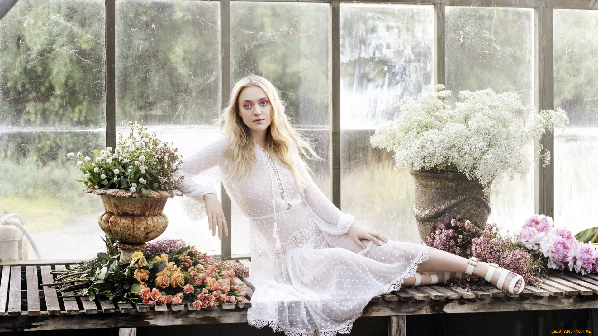 девушки, dakota, fanning, цветы, букеты, блондинка