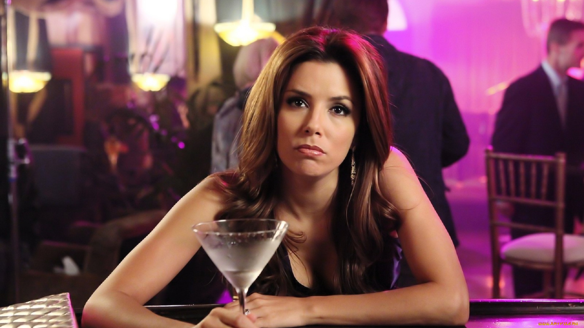 кино, фильмы, desperate, housewives, девушка, стол, бокал, оливки, сумка, люди, кафе