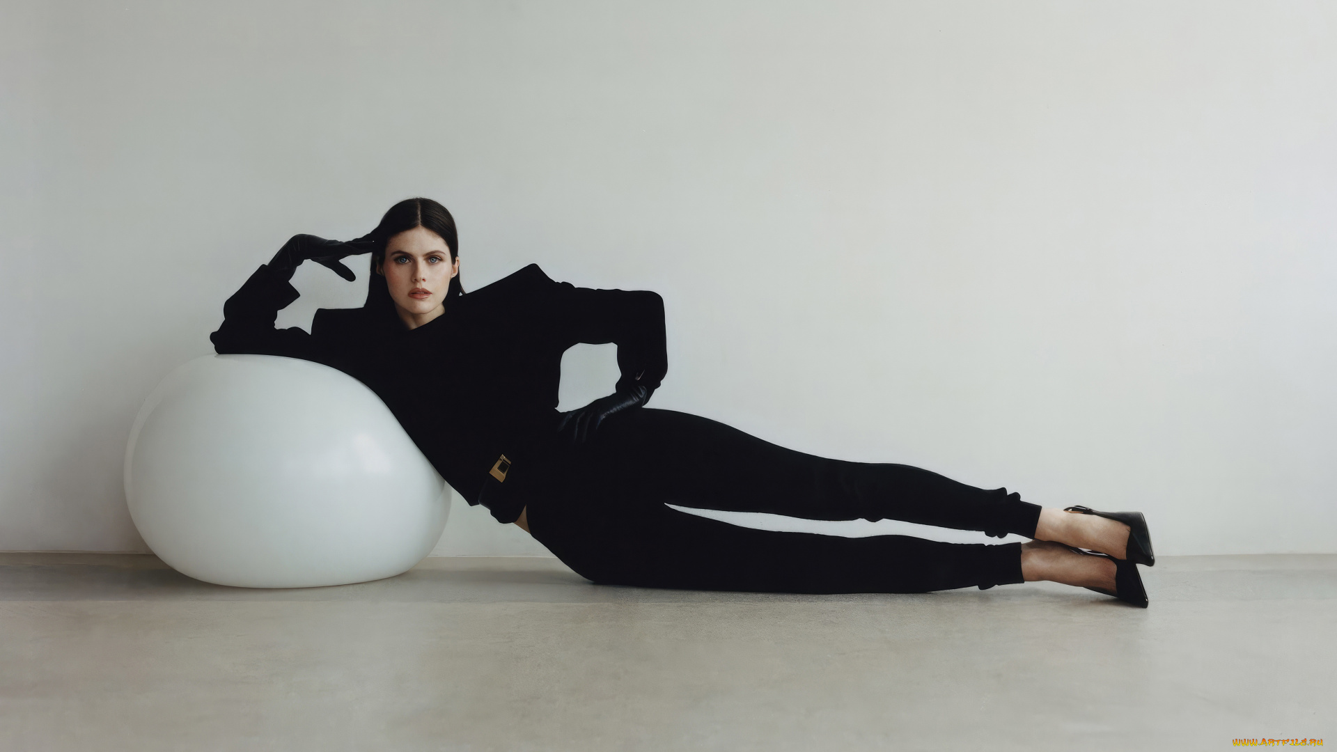 alexandra, daddario, девушки, девушка, женщина, брюнетка, темноволосая, сексуальная, модель, звезда, позирует, разная, обувь, верхняя, стильная, одежда, нижнее, эротическое, бельё, трусы, лифчик, колготки, чулки, аксессуары, макияж, и, множество, элементов, на, фотографии