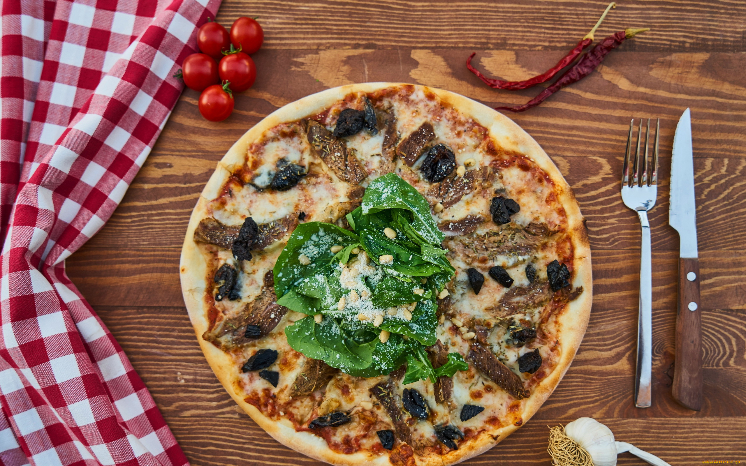 еда, пицца, помидоры, черри, шпинат, перчик, чеснок