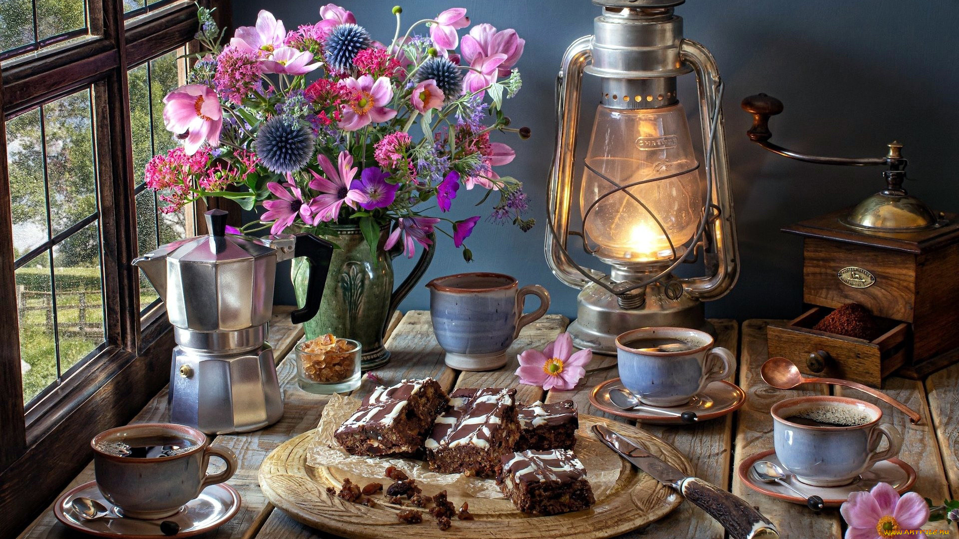 еда, натюрморт, букет, лампа, пирожные, кофе