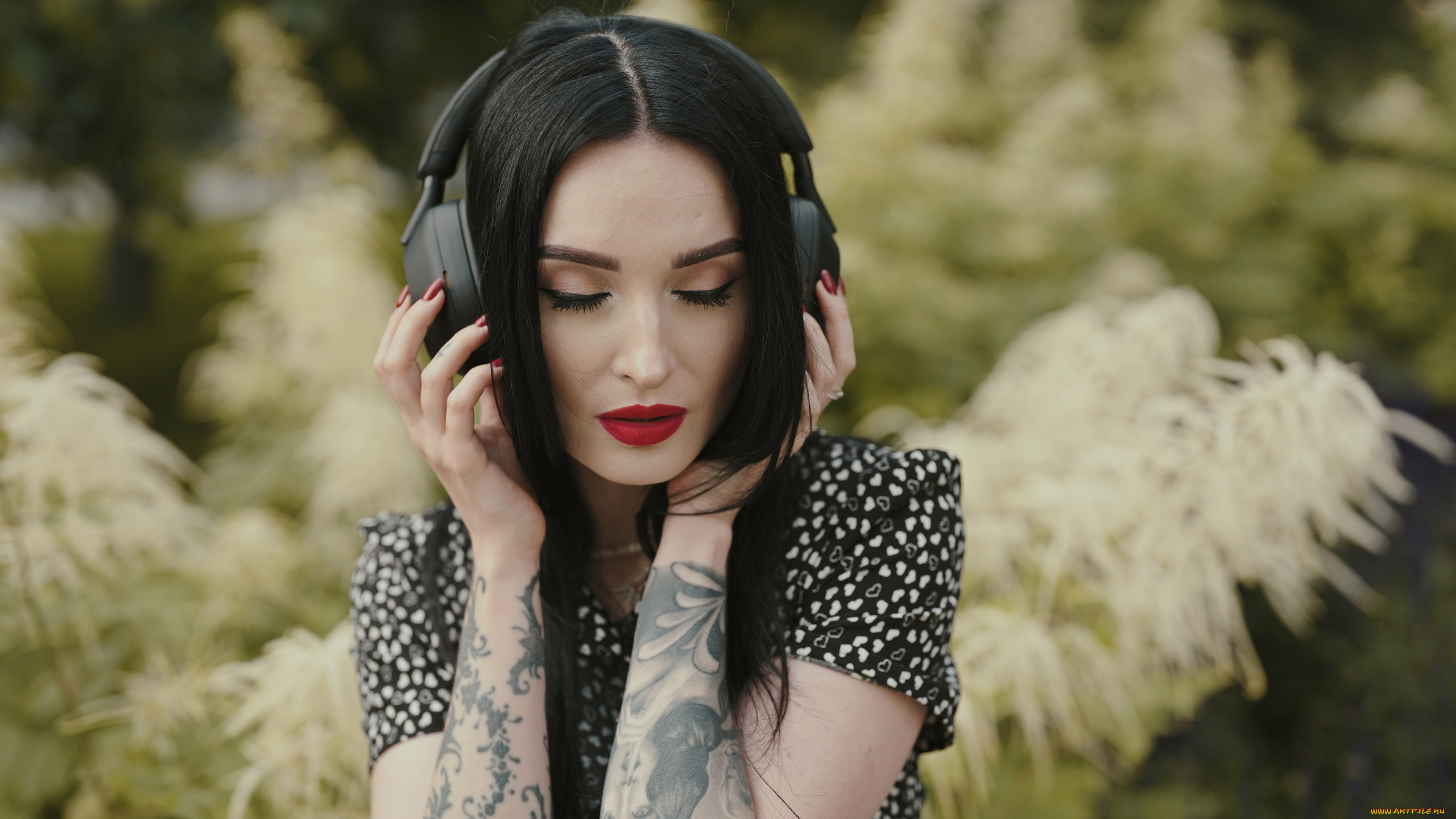 девушка, -, girl, девушки, -, лица, , портреты, девушка, женщина, брюнетка, темноволосая, сексуальная, модель, звезда, позирует, разная, обувь, верхняя, стильная, одежда, нижнее, эротическое, бельё, трусы, лифчик, колготки, чулки, аксессуары, макияж, и, множество, элементов, на, фотографии