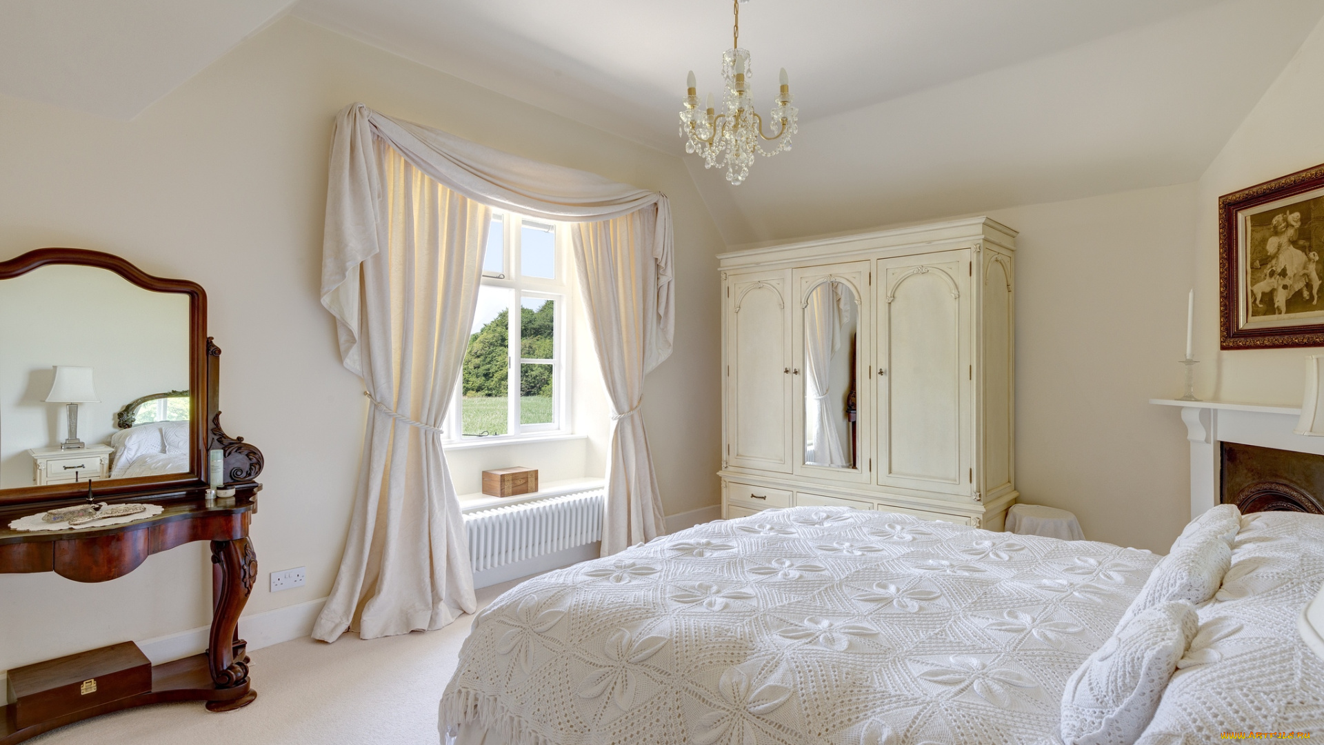 интерьер, спальня, кровать, комод, шторы