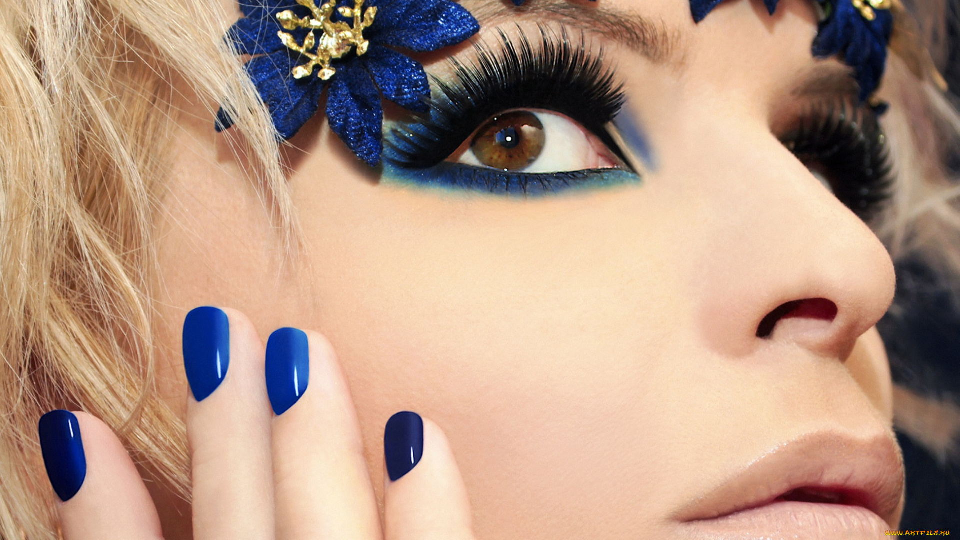 девушки, -unsort, , лица, , портреты, тени, макияж, рука, девушка, стиль, блондинка, лицо, ресницы, карие, глаза