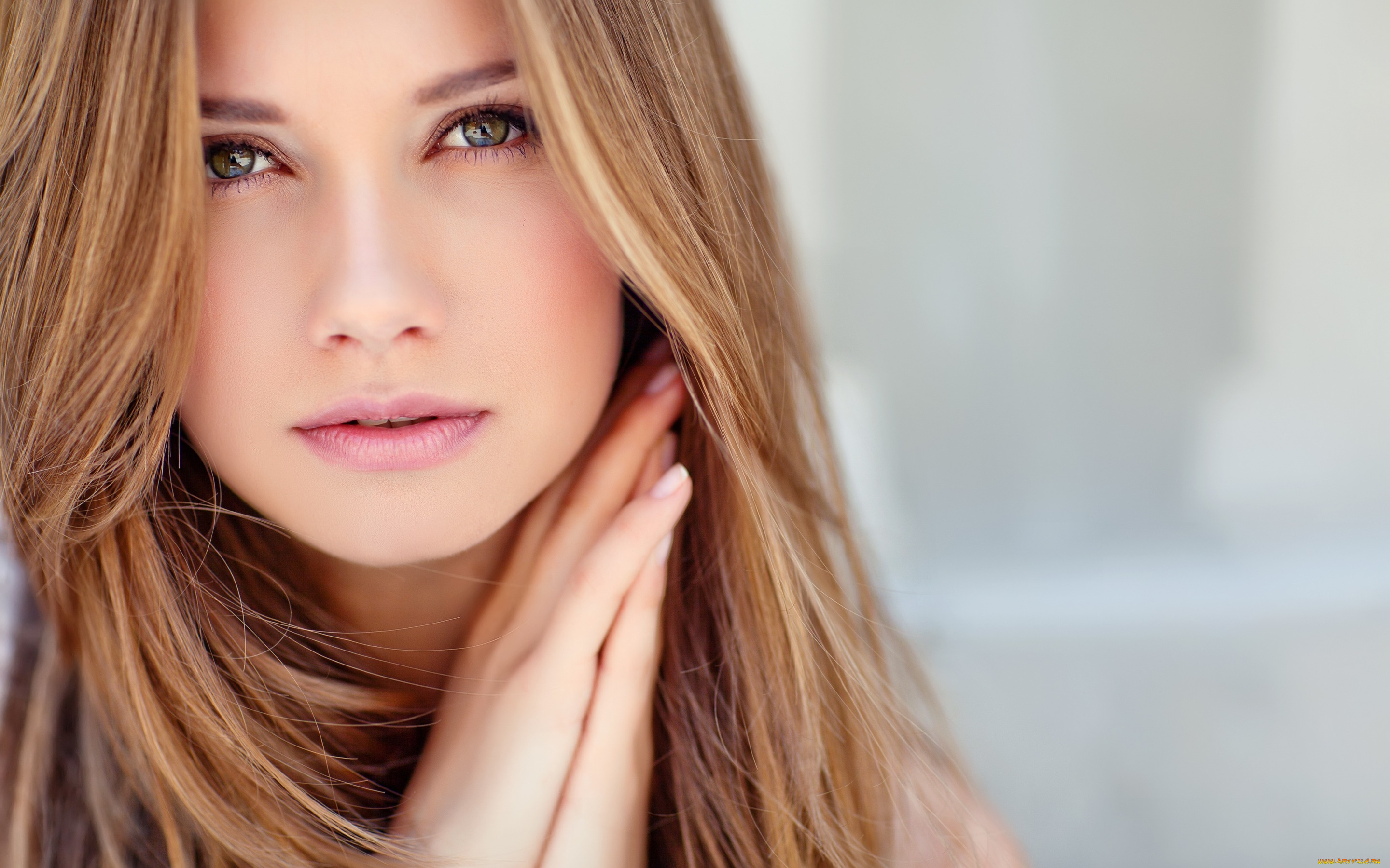 девушки, -unsort, , лица, , портреты, взгляд, девушка, зеленые, глаза, волосы, светлые, руки