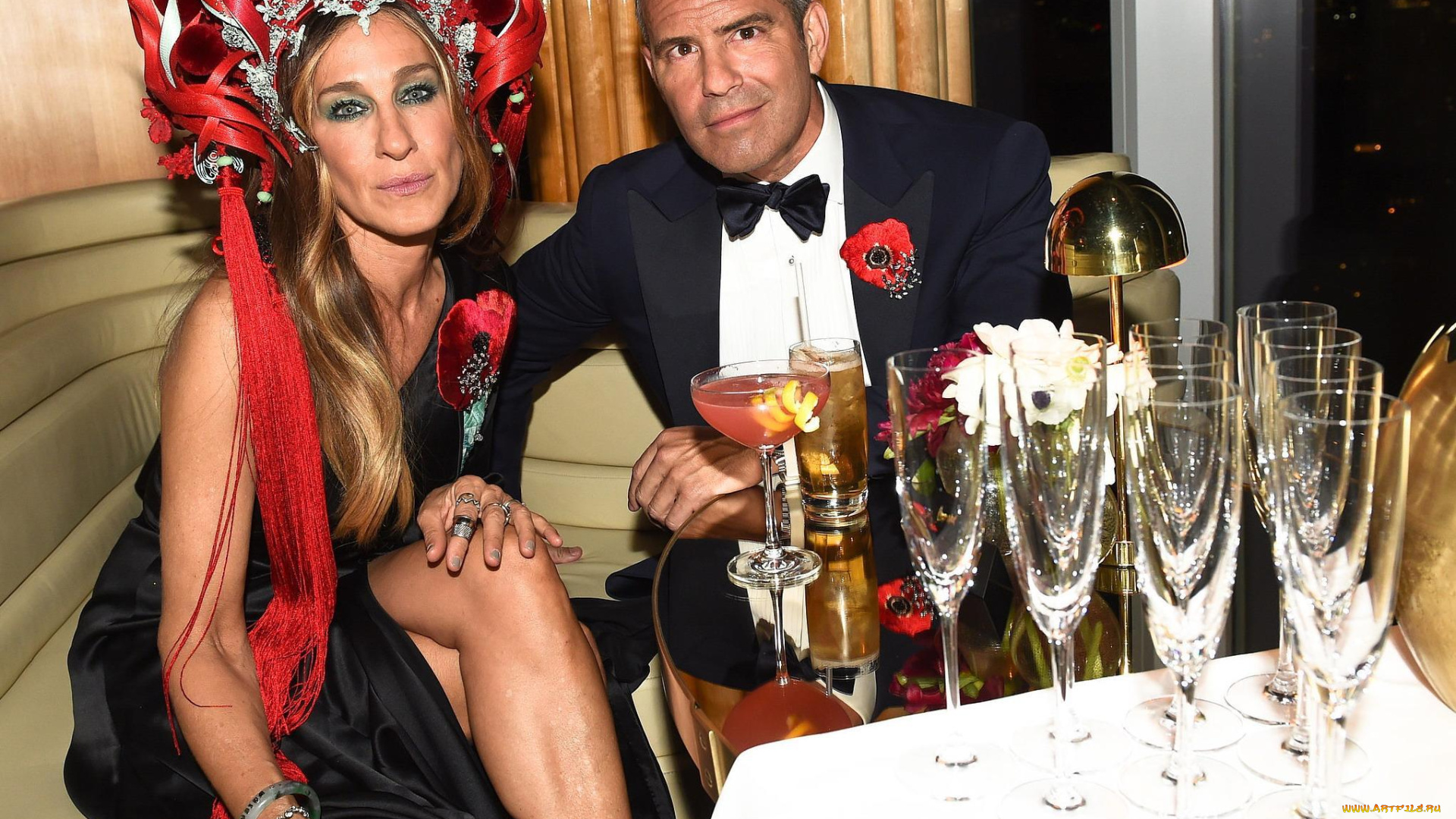 разное, знаменитости, столик, корона, актриса, сара, джессика, паркер, sarah, jessica, parker, andy, cohen, диван, бокалы
