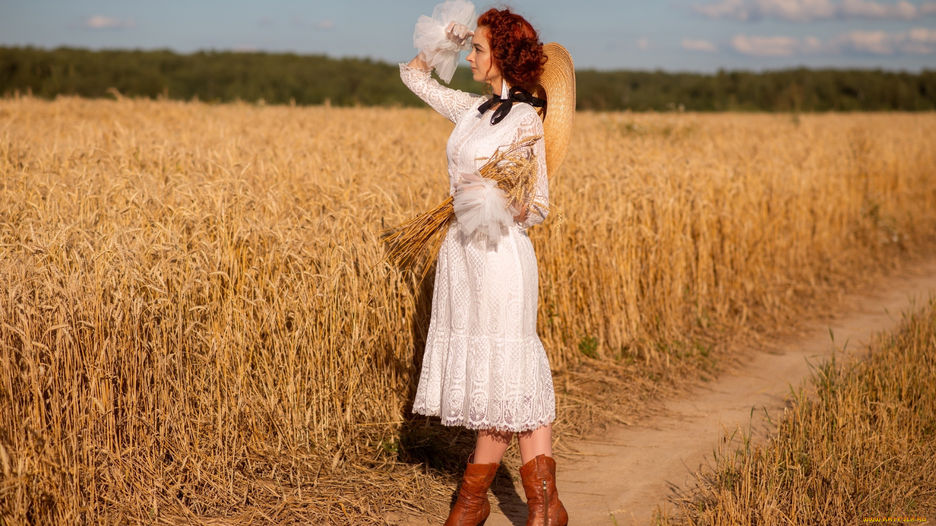 девушка, в, поле, девушки, -, рыжеволосые, и, разноцветные, девушка, женщина, рыжая, светлая, тёмная, сексуальная, модель, звезда, позирует, разная, обувь, верхняя, стильная, одежда, нижнее, эротическое, бельё, трусы, лифчик, колготки, чулки, аксессуары, макияж, и, множество, элементов, на, фотографии