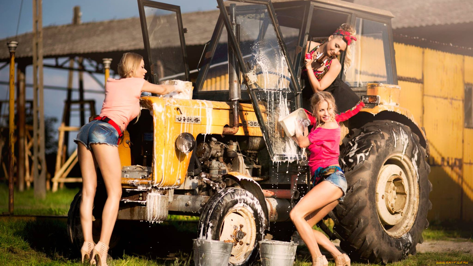 девушки, на, ферме, девушки, -, группа, девушек, женщины, три, вместе, разные, сексуальные, модели, звёзды, позируют, разная, обувь, верхняя, стильная, одежда, нижнее, эротическое, бельё, трусы, лифчик, аксессуары, макияж, колготки, чулки, и, множество, элементов, на, фотографии