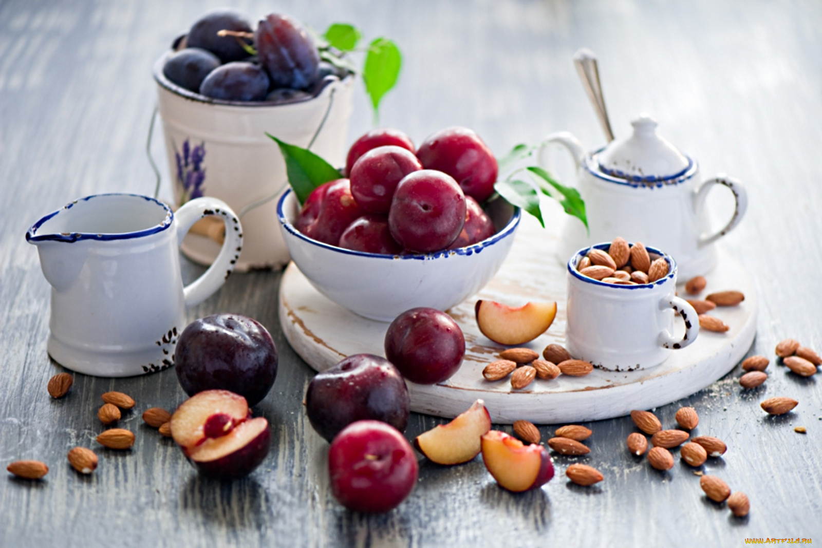еда, натюрморт, сливы, миндаль, посуда