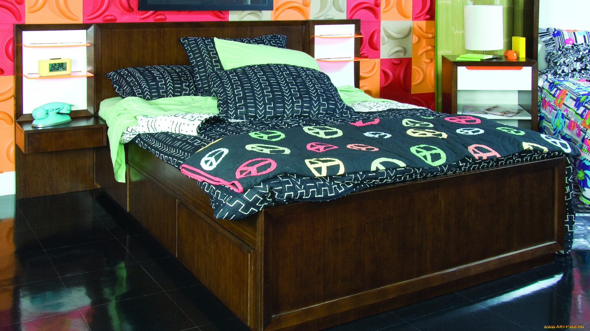 интерьер, спальня, кровать, подушки, тумбочка