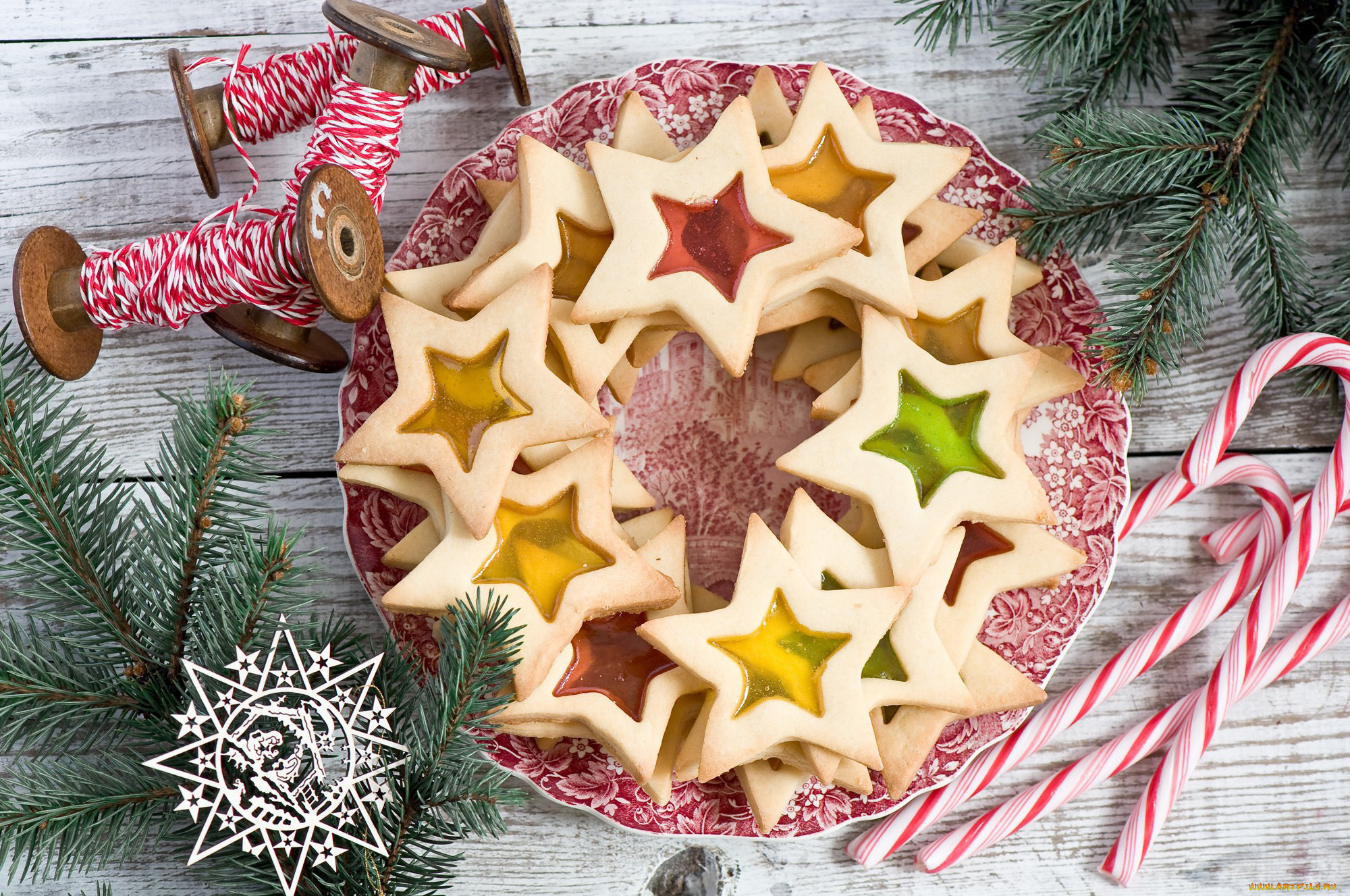 праздничные, угощения, ветки, еловые, нитки, печенье, праздник, шишки