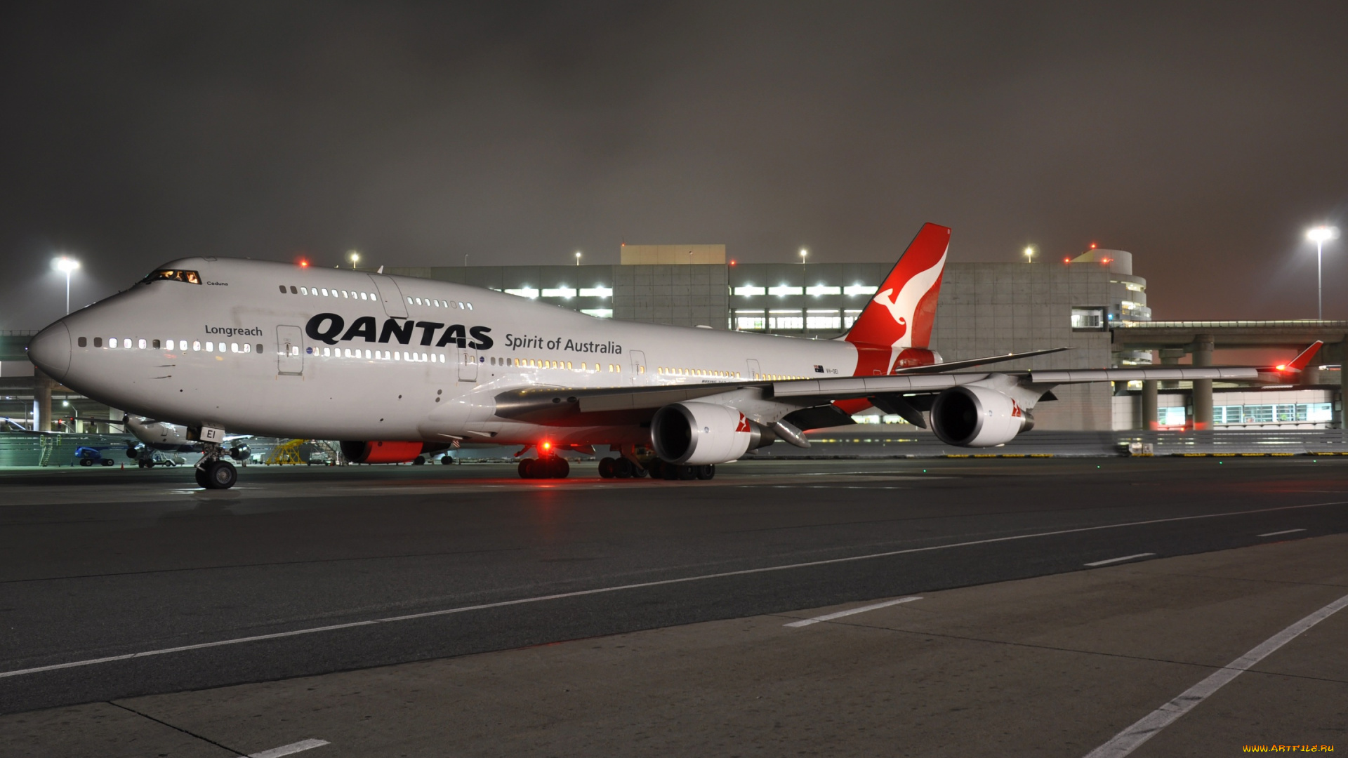 boeing, 747-400, авиация, пассажирские, самолёты, боинг, qantas, qf, 74, австралия, взлетно-посадочная, полоса, ночь, аэропорт, пассажирский, самолет