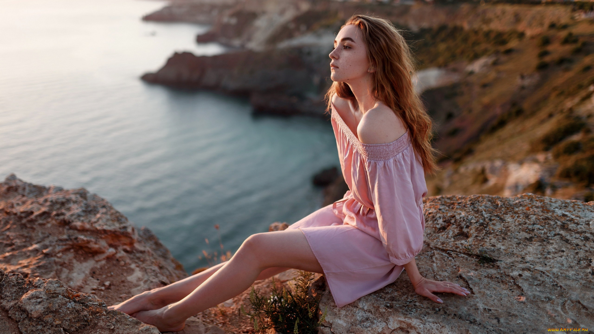 девушки, -, рыжеволосые, и, разноцветные, море, скалы, поза, розовое, платье