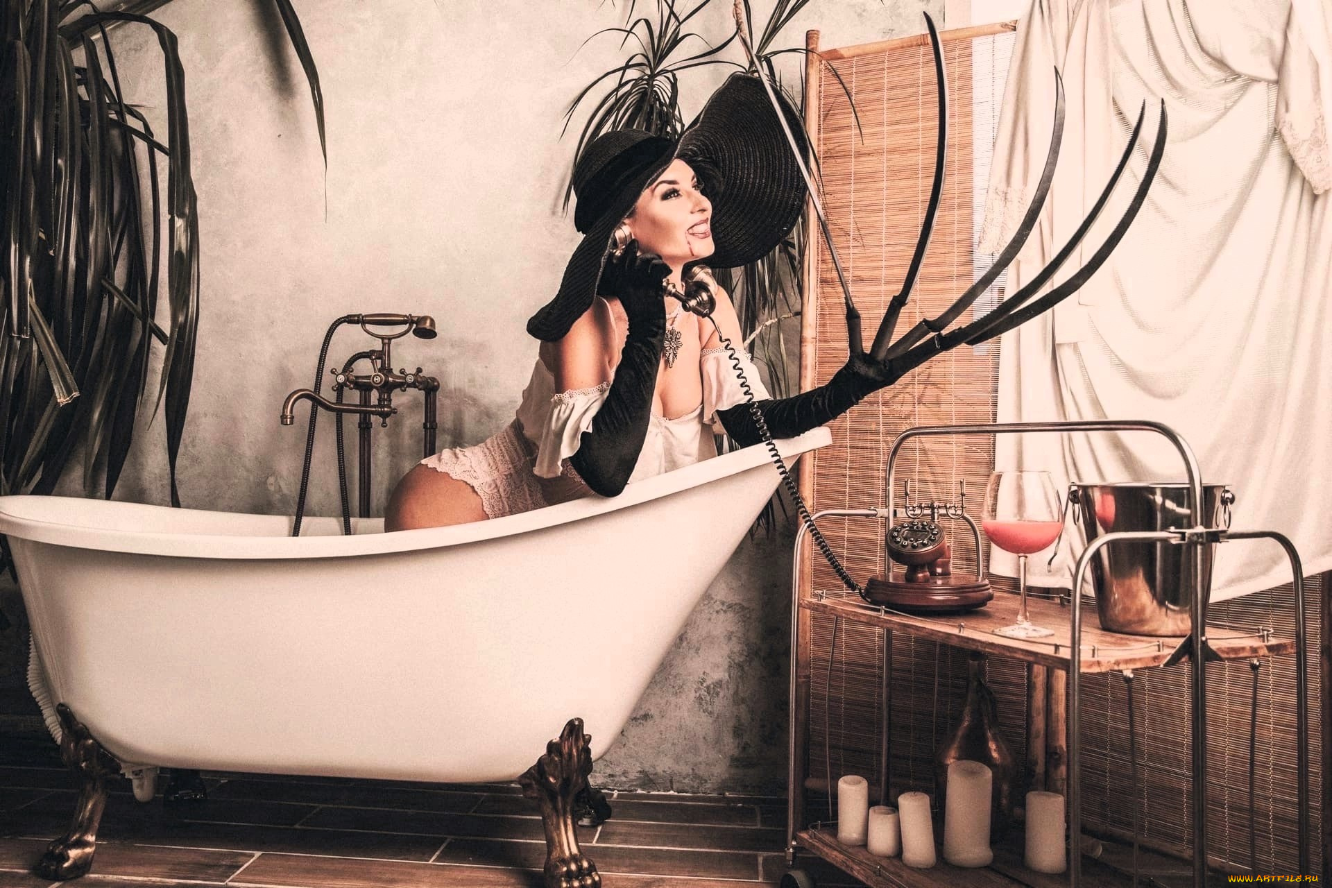 девушки, анна, шаховская, образ, косплей, наряд, костюм, шляпа, телефон, тату, когти, ванна