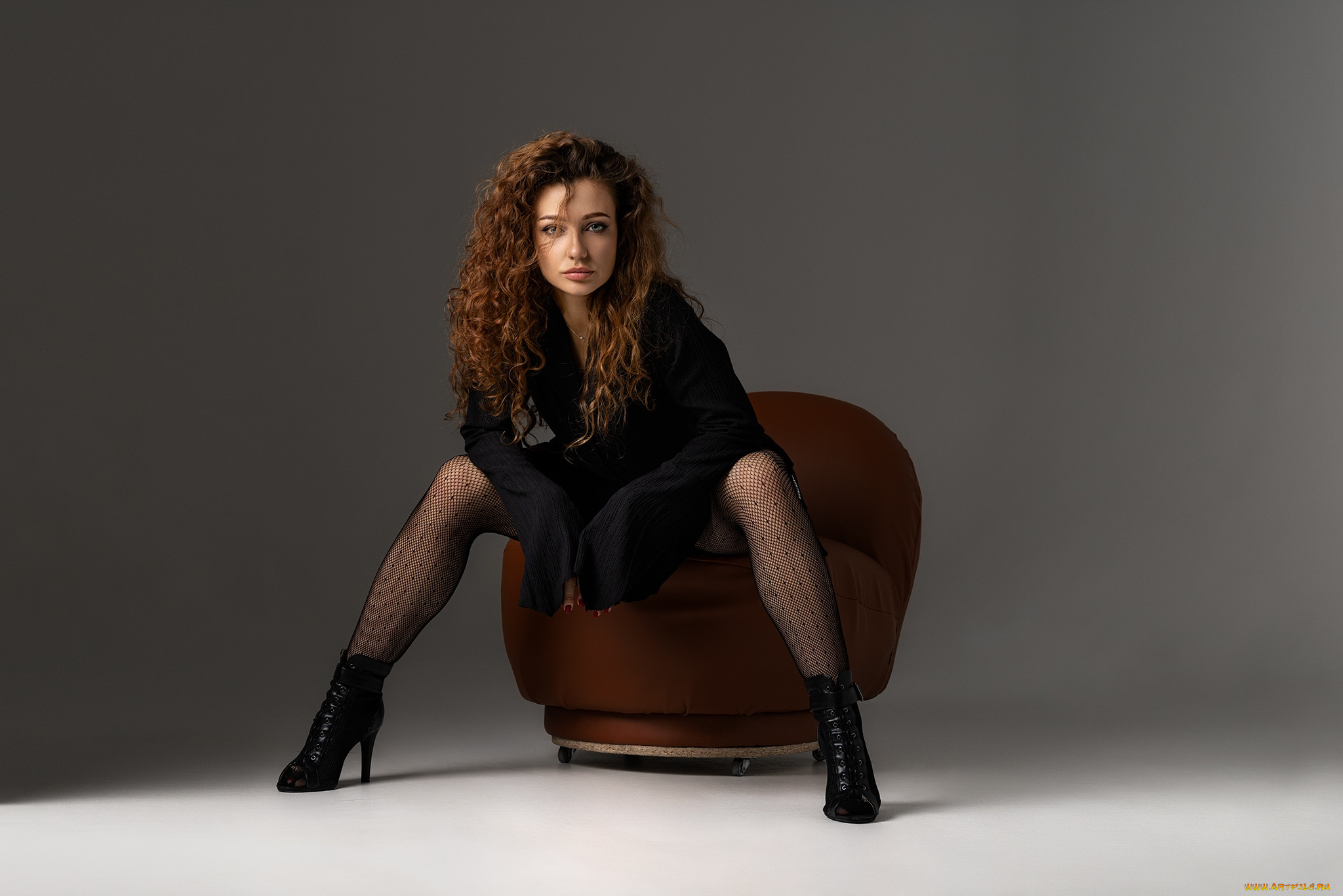 сексуальная, девушка, девушки, -, брюнетки, , шатенки, девушка, женщина, шатенка, темноволосая, сексуальная, модель, звезда, позирует, разная, обувь, верхняя, стильная, одежда, нижнее, эротическое, бельё, трусы, лифчик, колготки, чулки, аксессуары, макияж, и, множество, элементов, на, фотографии