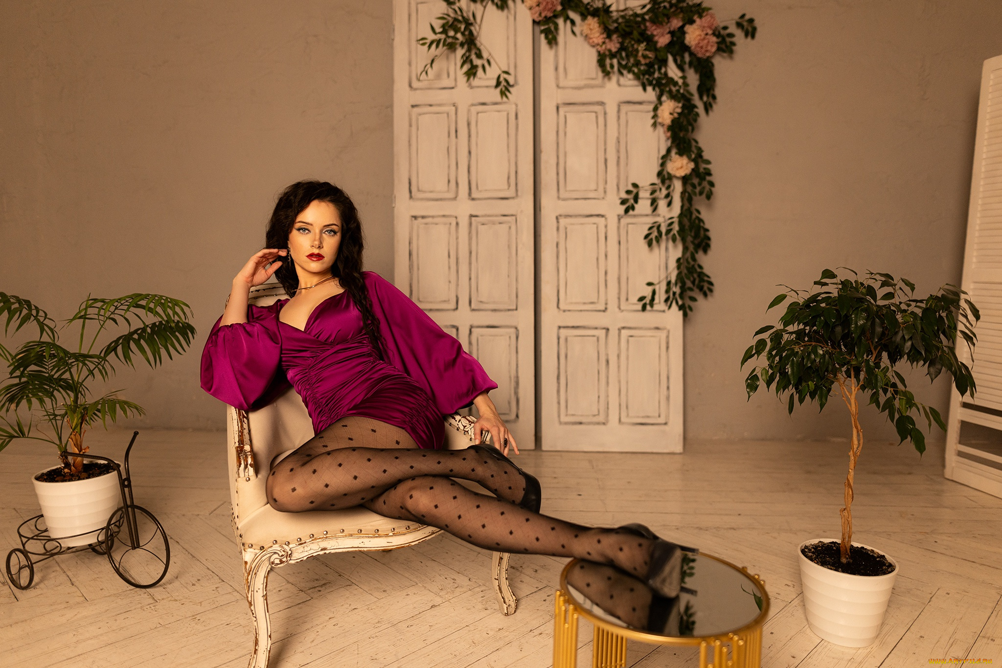 сексуальная, девушка, девушки, -, брюнетки, , шатенки, девушка, женщина, брюнетка, темноволосая, сексуальная, модель, звезда, позирует, разная, обувь, верхняя, стильная, одежда, нижнее, эротическое, бельё, трусы, лифчик, колготки, чулки, аксессуары, макияж, и, множество, элементов, на, фотографии