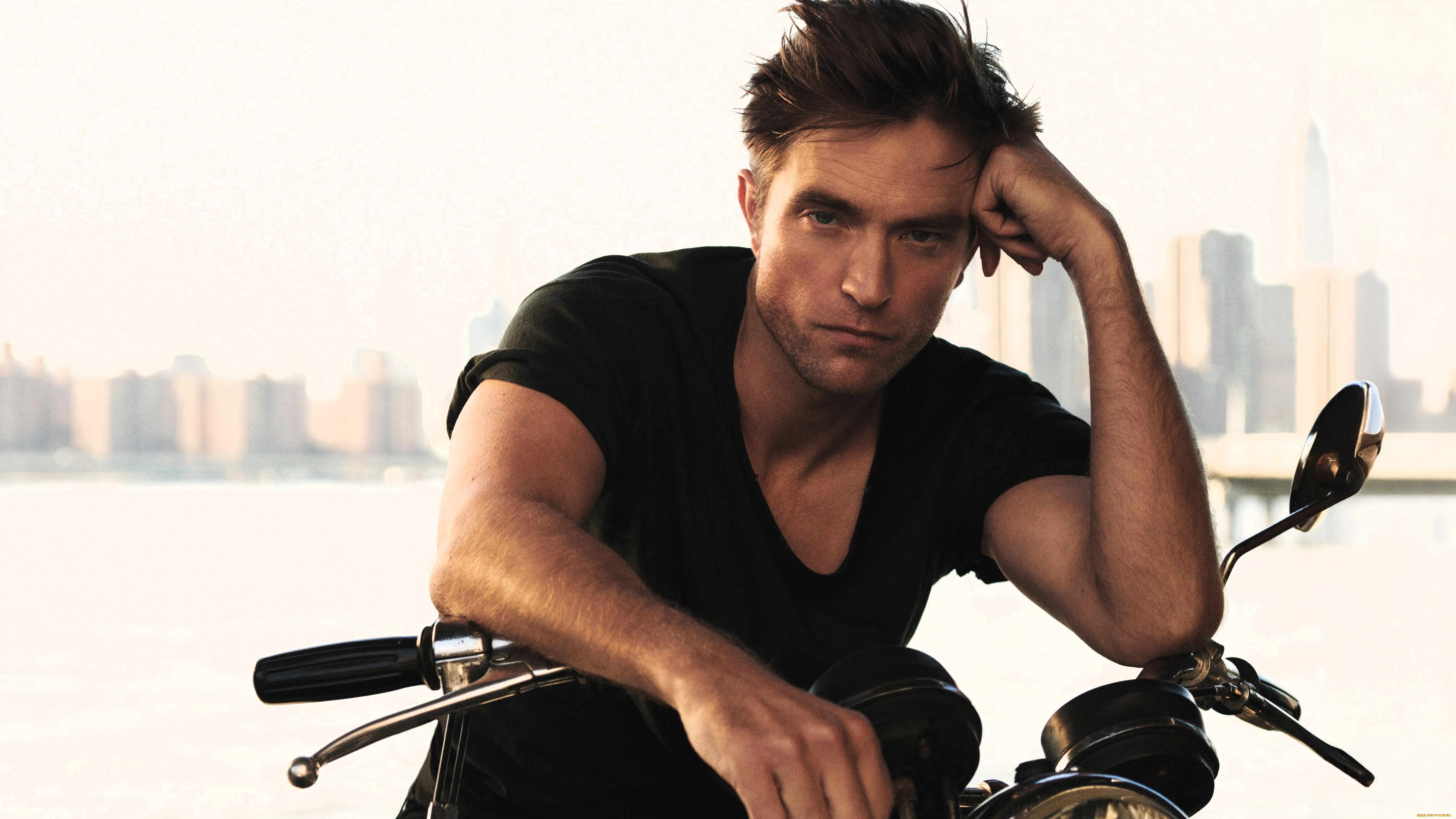 мужчины, robert, pattinson, актер, футболка, мотоцикл, дома, город