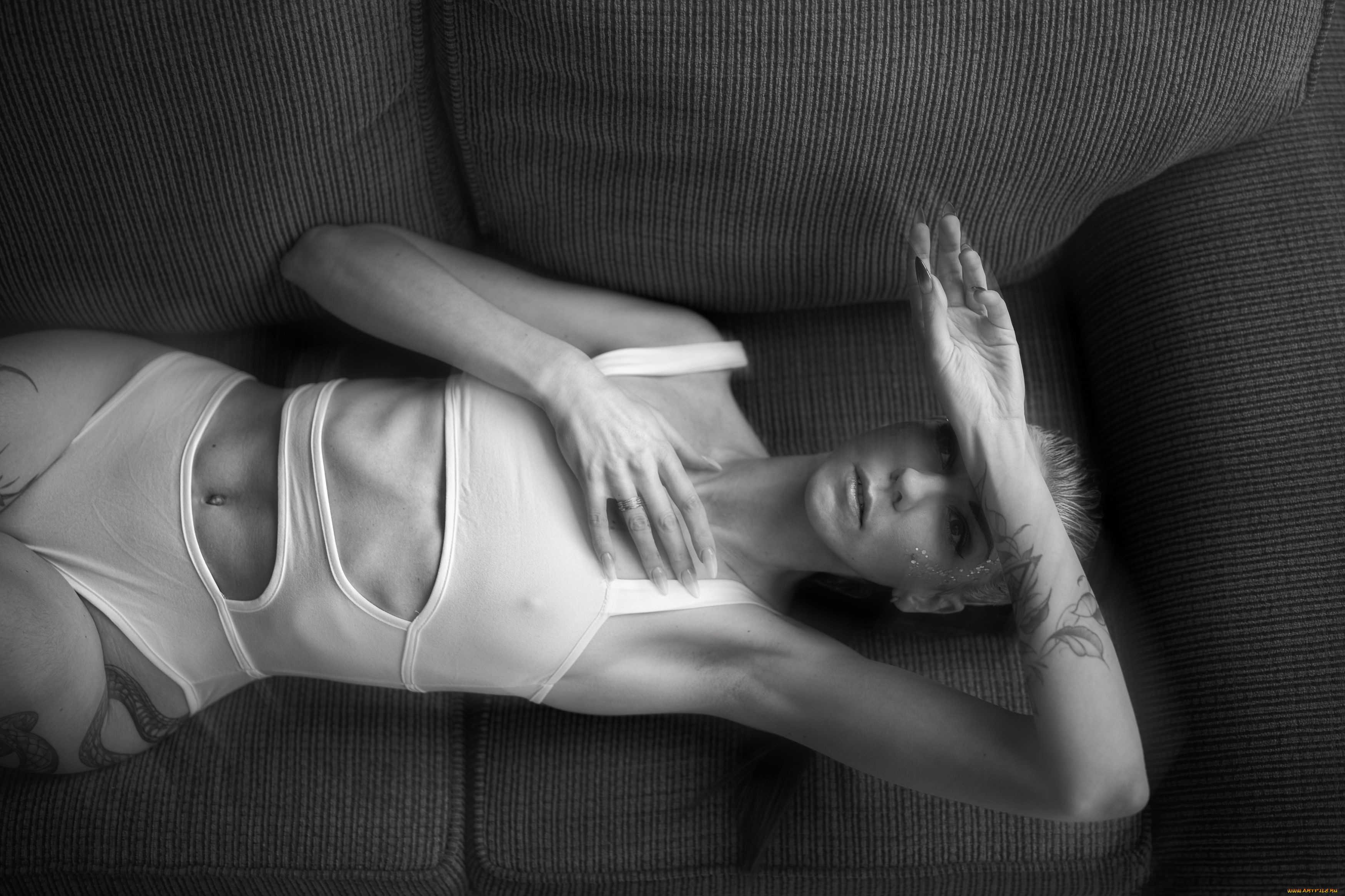 красивая, девушка, девушки, -, черно-белые, девушка, женщина, блондинка, светловолосая, сексуальная, модель, звезда, позирует, разная, обувь, верхняя, стильная, одежда, нижнее, эротическое, бельё, трусы, лифчик, колготки, чулки, аксессуары, макияж, и, множество, элементов, на, фотографии