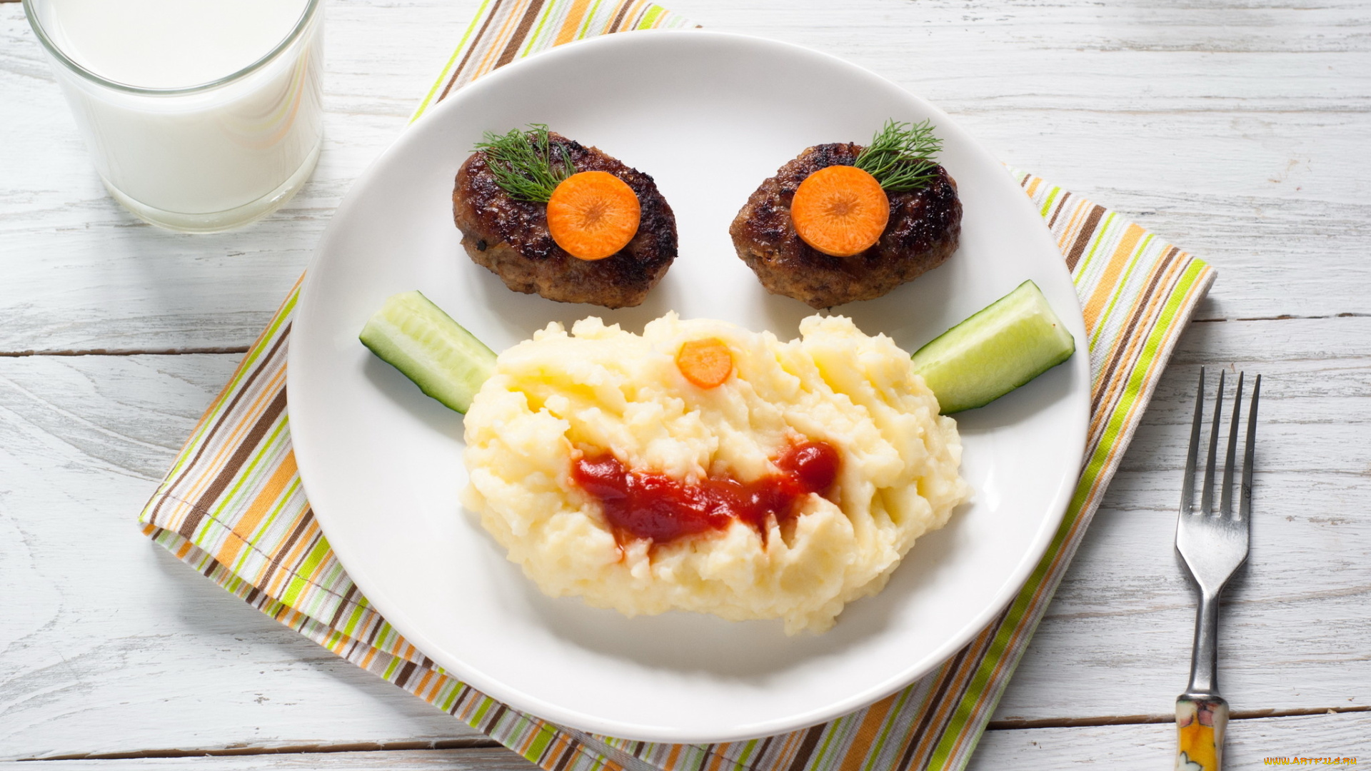 еда, вторые, блюда, котлетки, огурчик, пюре, рожица