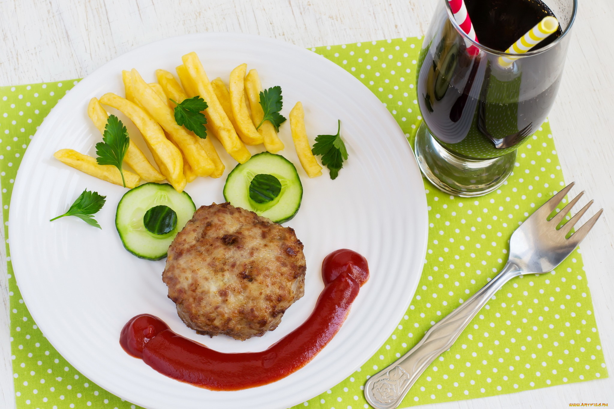 еда, вторые, блюда, кетчуп, котлетка, огурчик, фри, картошка