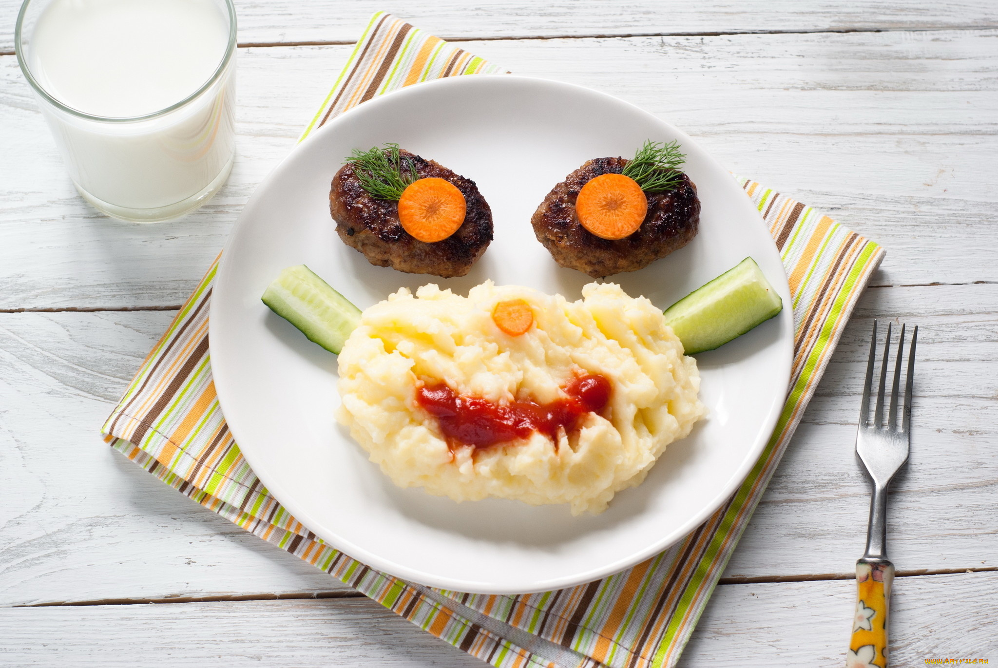 еда, вторые, блюда, котлетки, огурчик, пюре, рожица