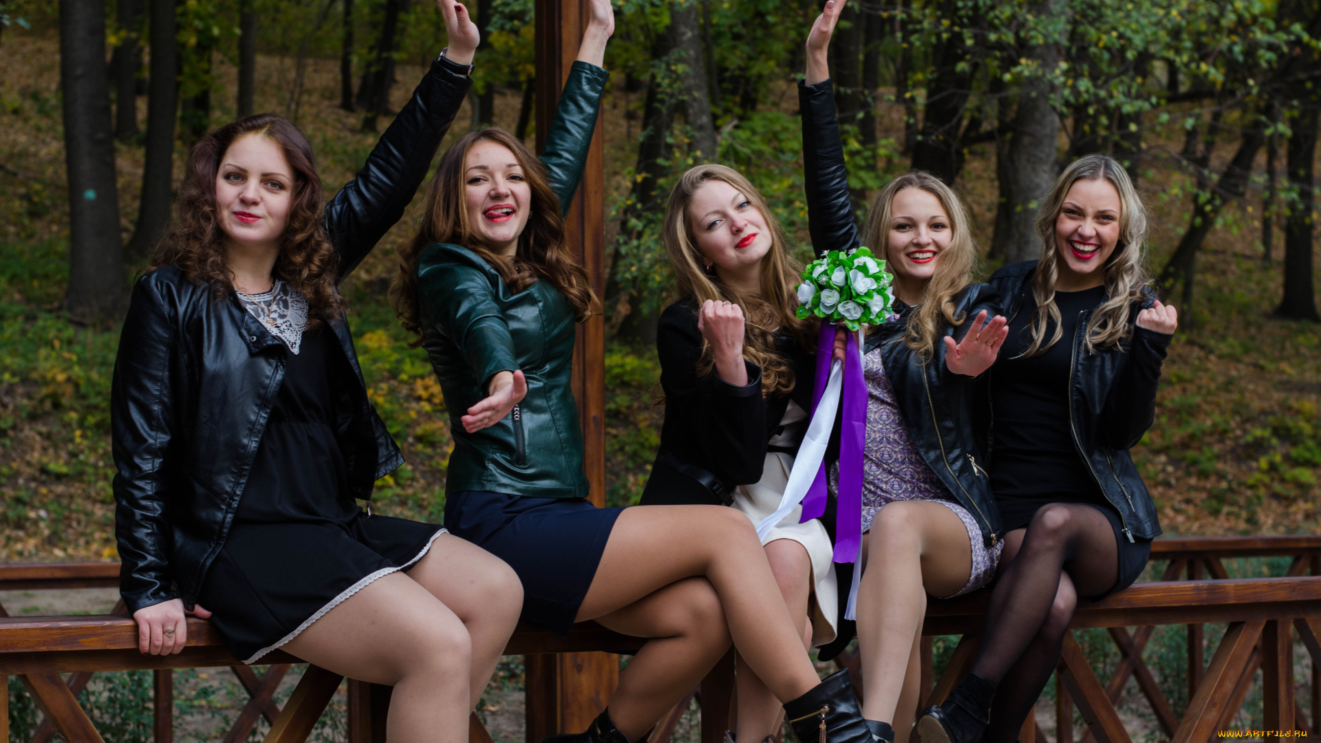 девушки, -unsort, , группа, девушек, парк, подружки, девужки, цветы, букет