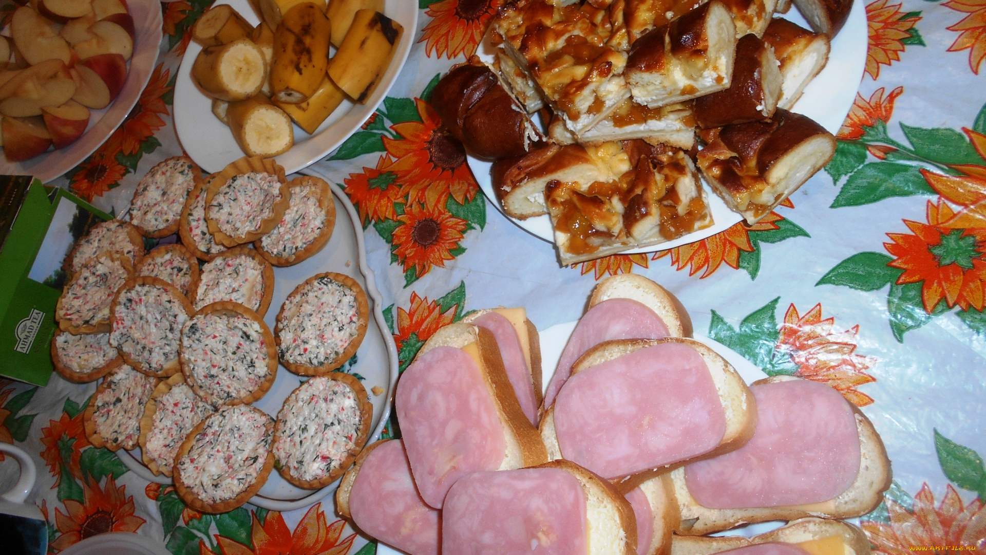 еда, бутерброды, , гамбургеры, , канапе, хлеб, сыр, колбаса, тарталетки, пирожные, яблоки, бананы, пироги