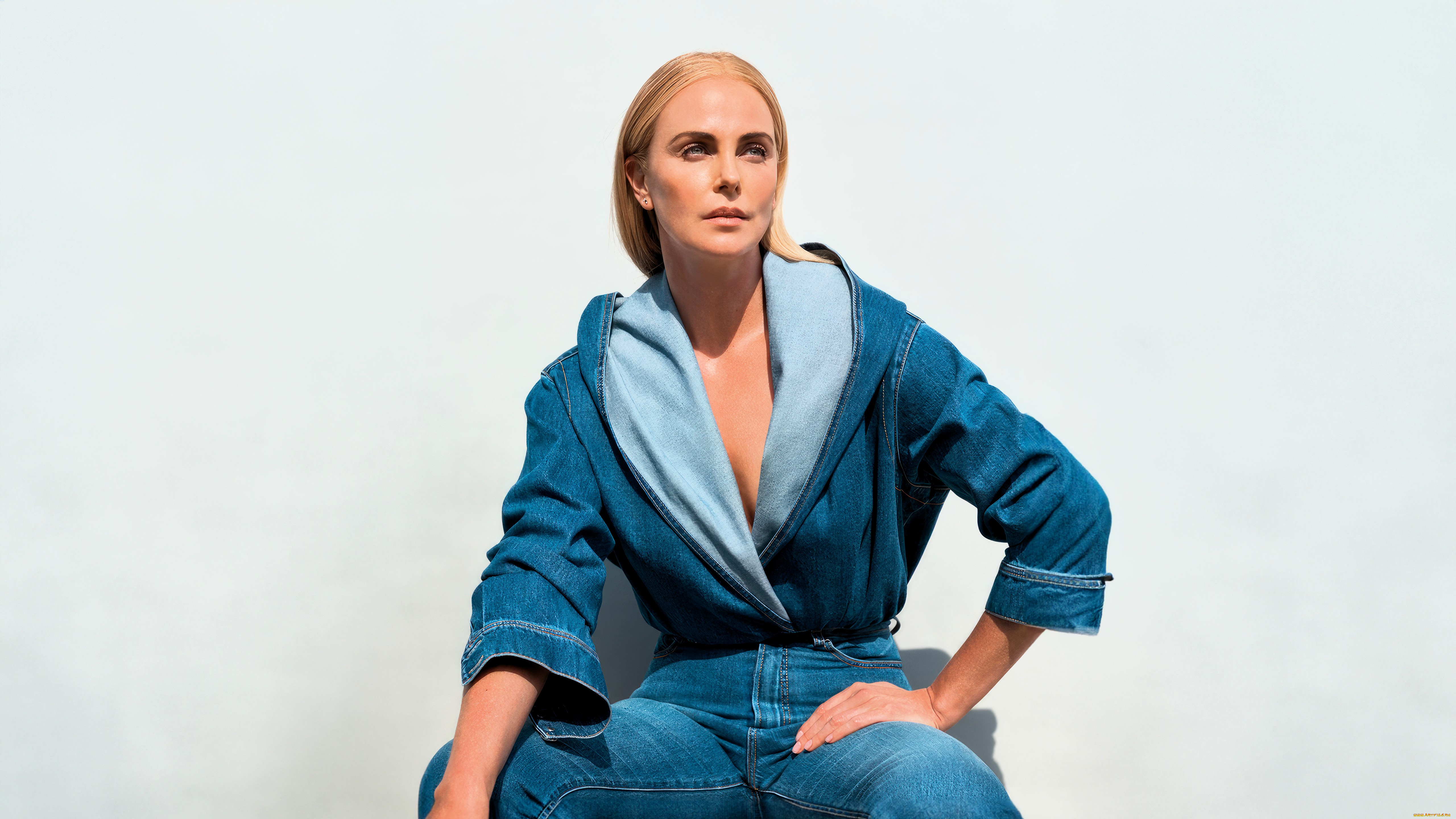 девушки, charlize, theron, актриса, блондинка, куртка, джинсы