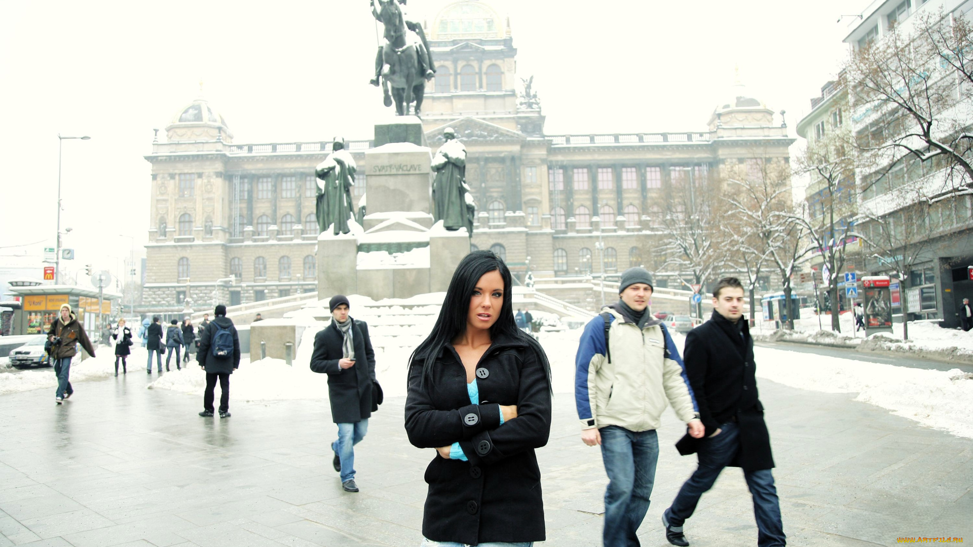 девушки, ashley, bulgari, брюнетка, пальто, люди, город, памятник, снег