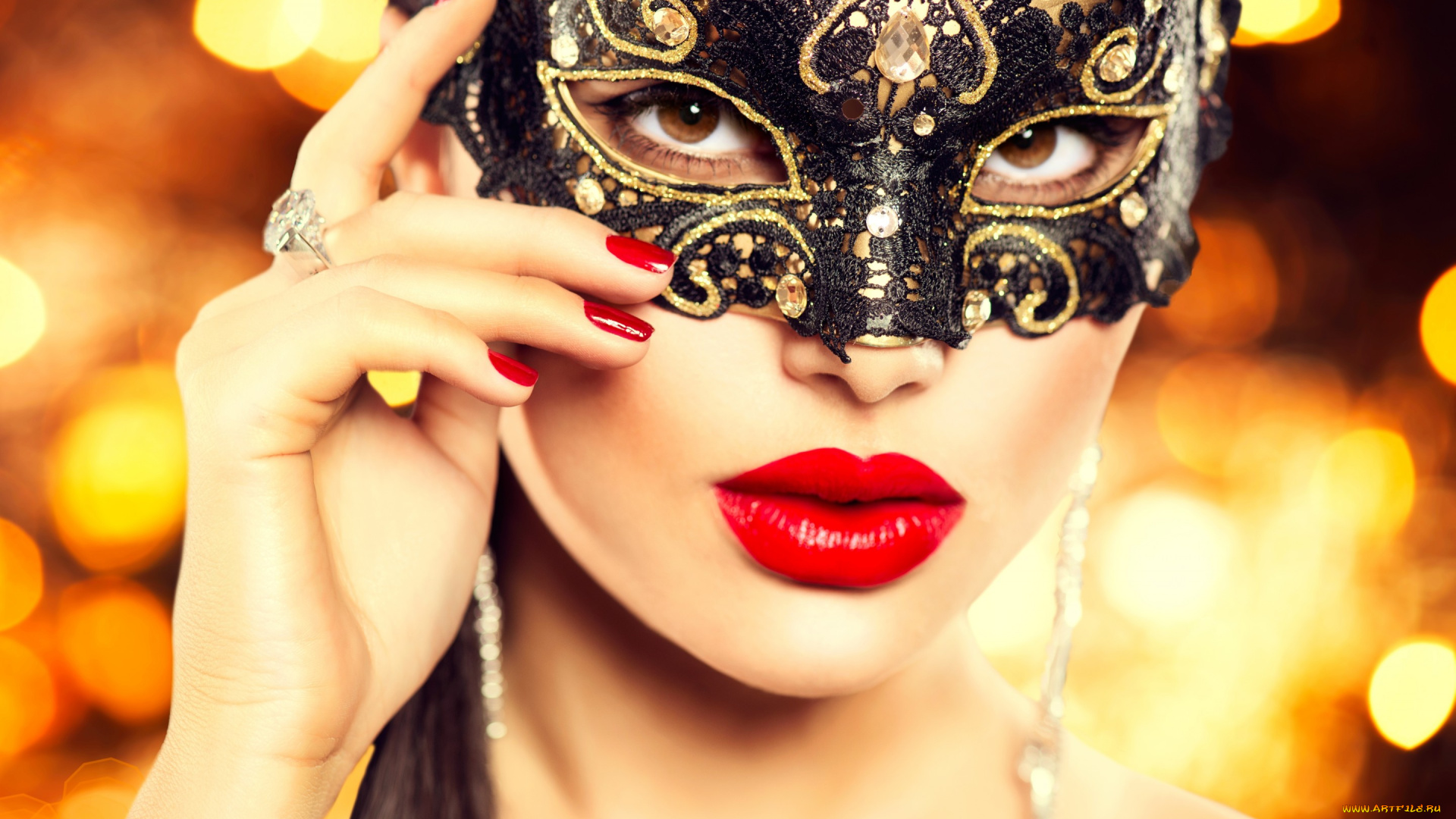 девушки, -unsort, , лица, , портреты, девушка, фон, губы, рука, кольцо, маска, помада, взгляд, макияж