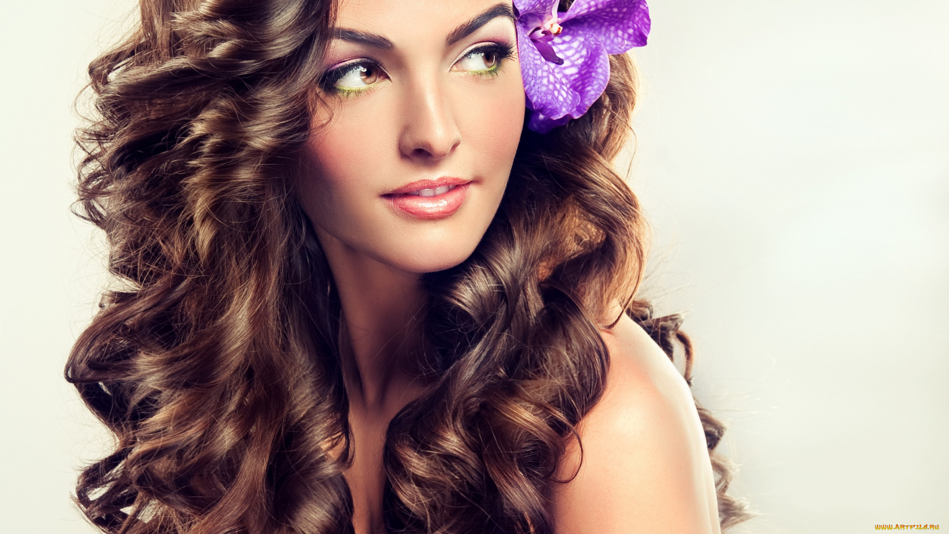 девушки, -unsort, , лица, , портреты, волосы, кудри, цветок, улыбка, взгляд, макияж, модель, девушка