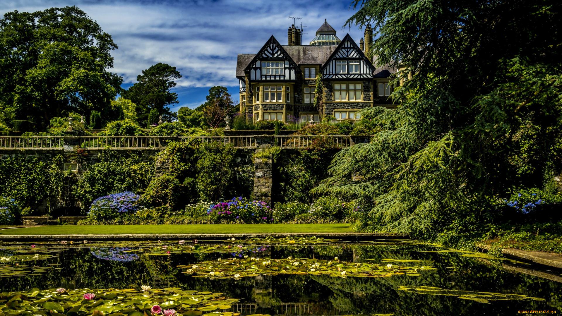 города, -, здания, , дома, wales, bodnant, gardens, великобритания, зелень, кусты, пруд, сад, деревья, дом, вода