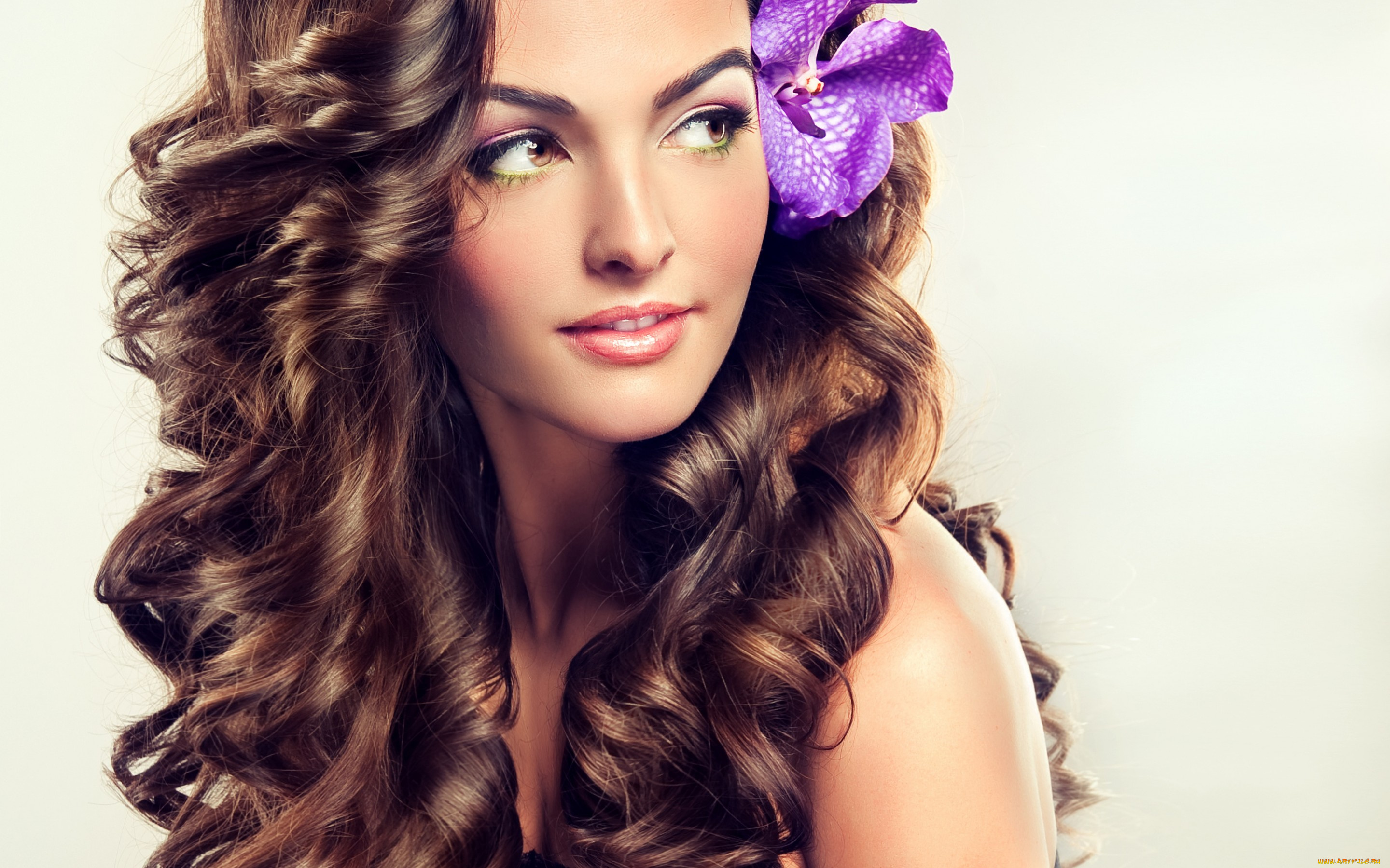 девушки, -unsort, , лица, , портреты, волосы, кудри, цветок, улыбка, взгляд, макияж, модель, девушка