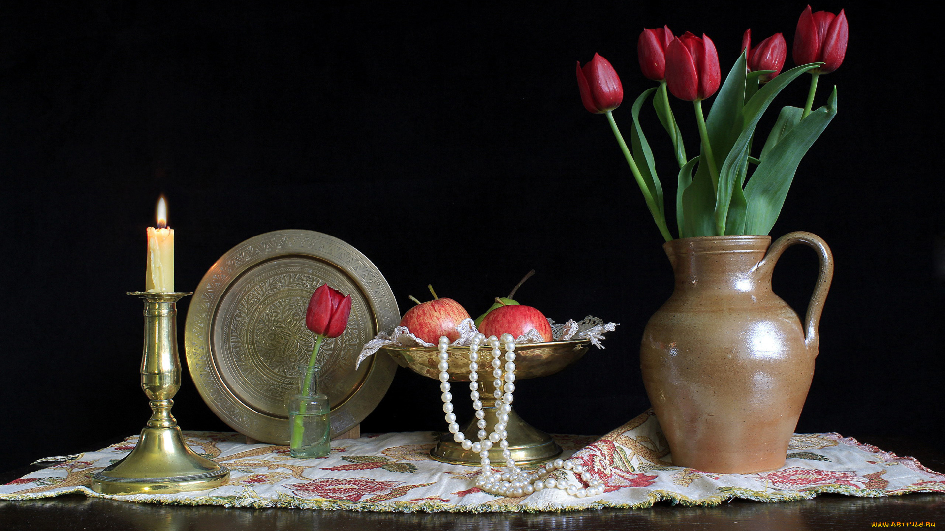 еда, натюрморт, бусы, свеча, яблоки, тюльпаны