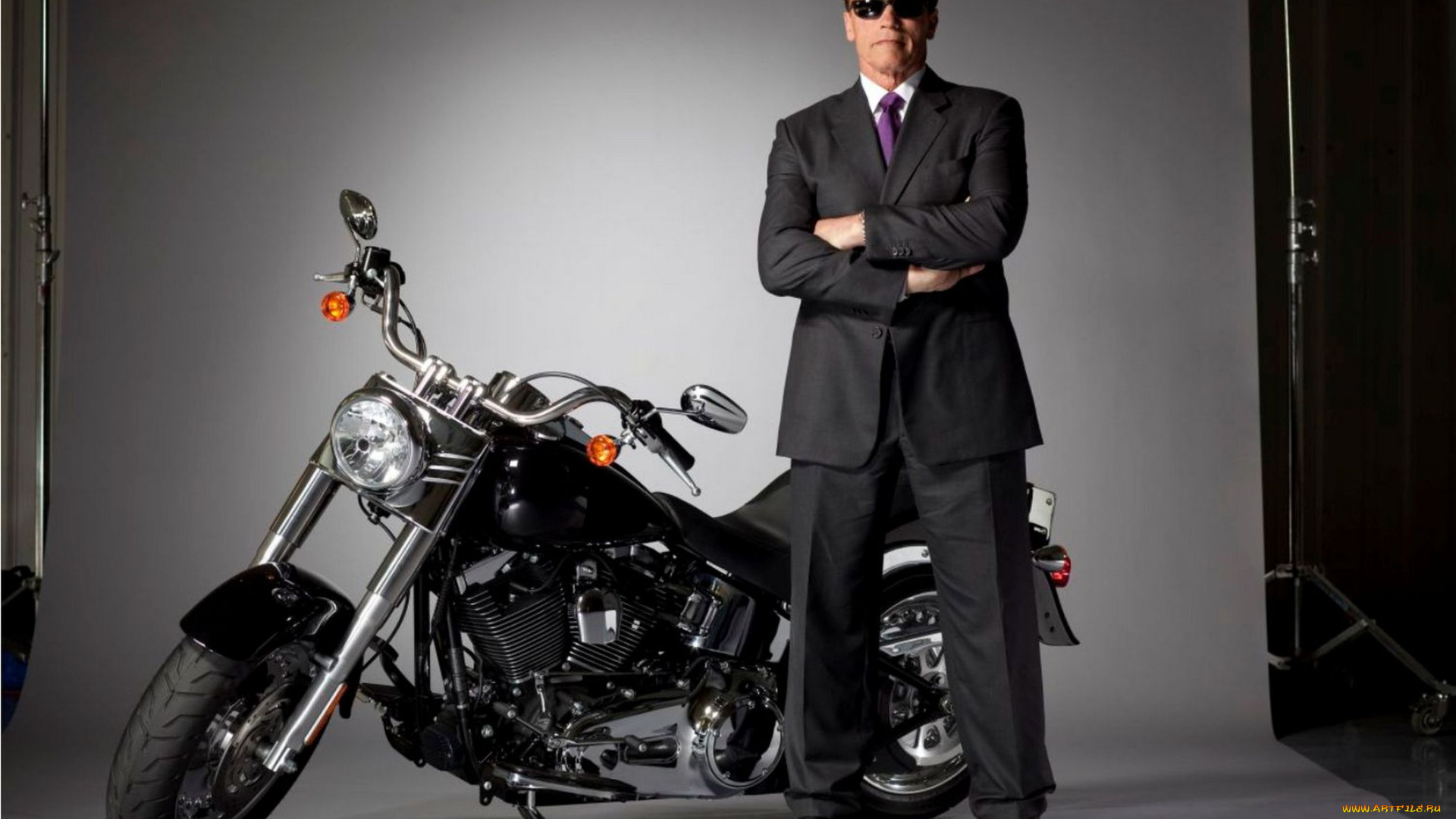 мужчины, arnold, schwarzenegger, актер, очки, костюм, мотоцикл