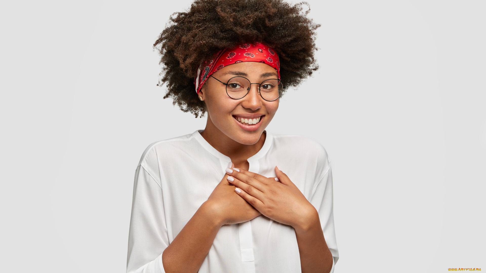 девушки, -, темнокожие, очки, кудряшки, жест