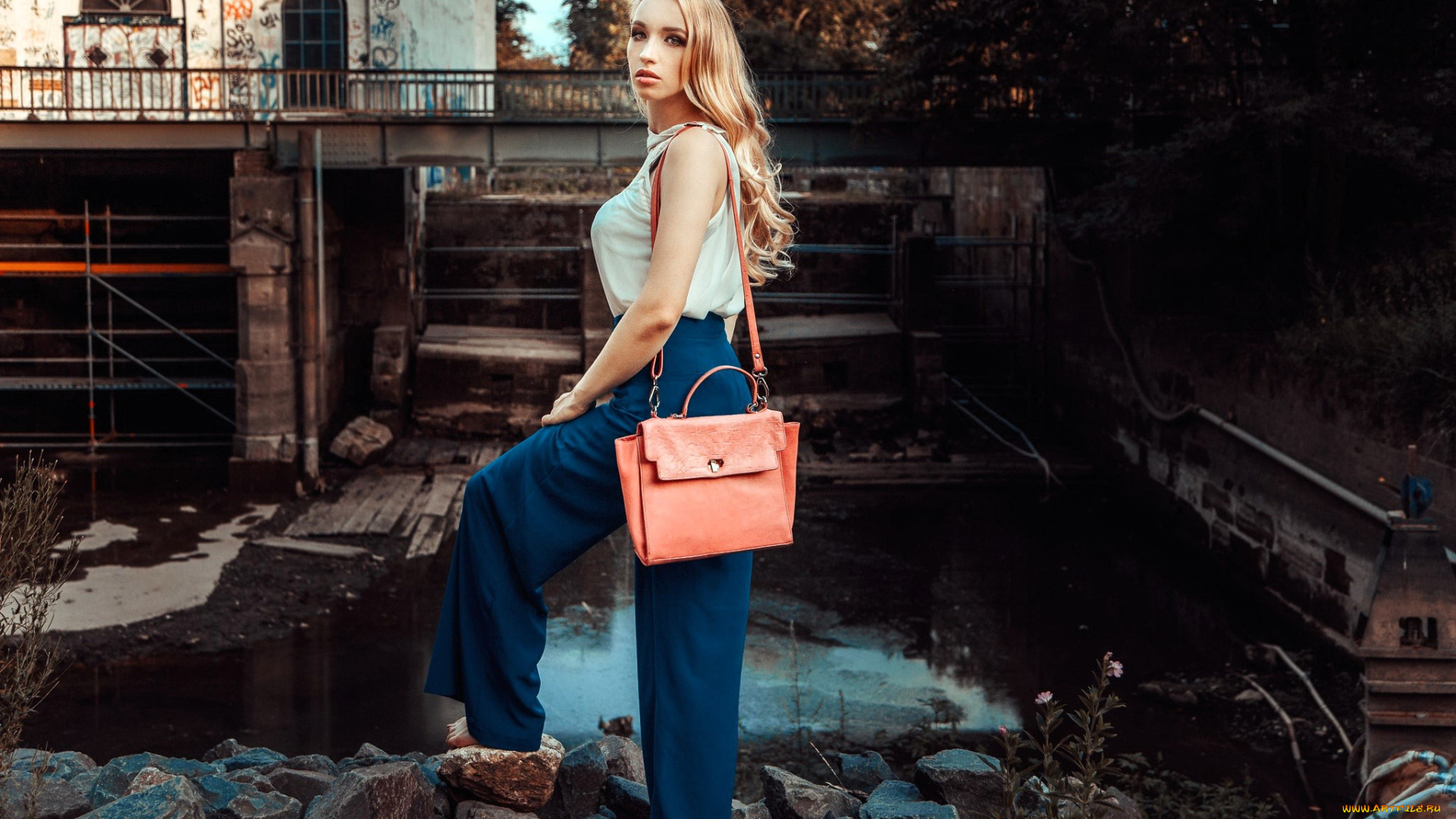 lara, waltmode, девушки, -, блондинки, , светловолосые, блондинка, блузка, брюки, сумка, развалины