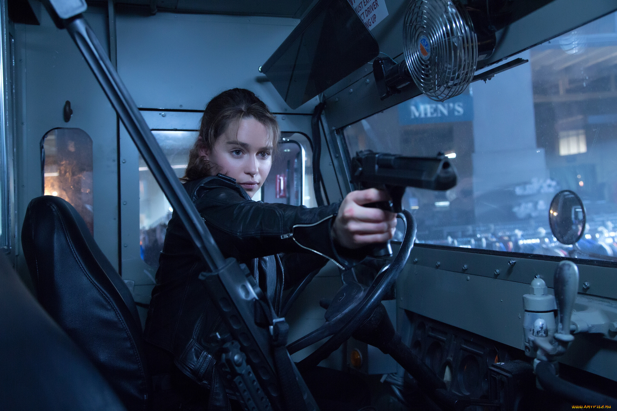 кино, фильмы, terminator, 5, , genesis, пистолет, sarah, connor, кабина, эмилия, кларк, emilia, clarke, терминатор, генезис
