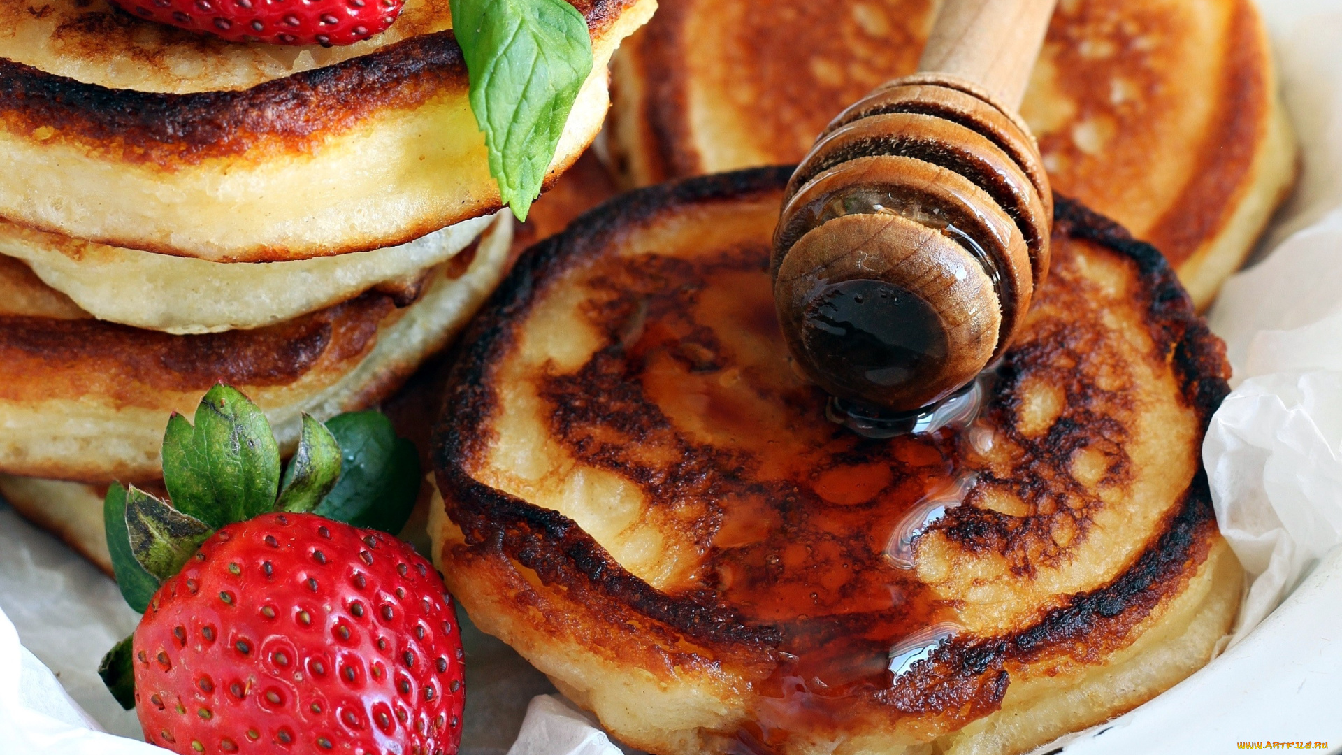 еда, блины, , оладьи, мед, оладьи, клубника, мята