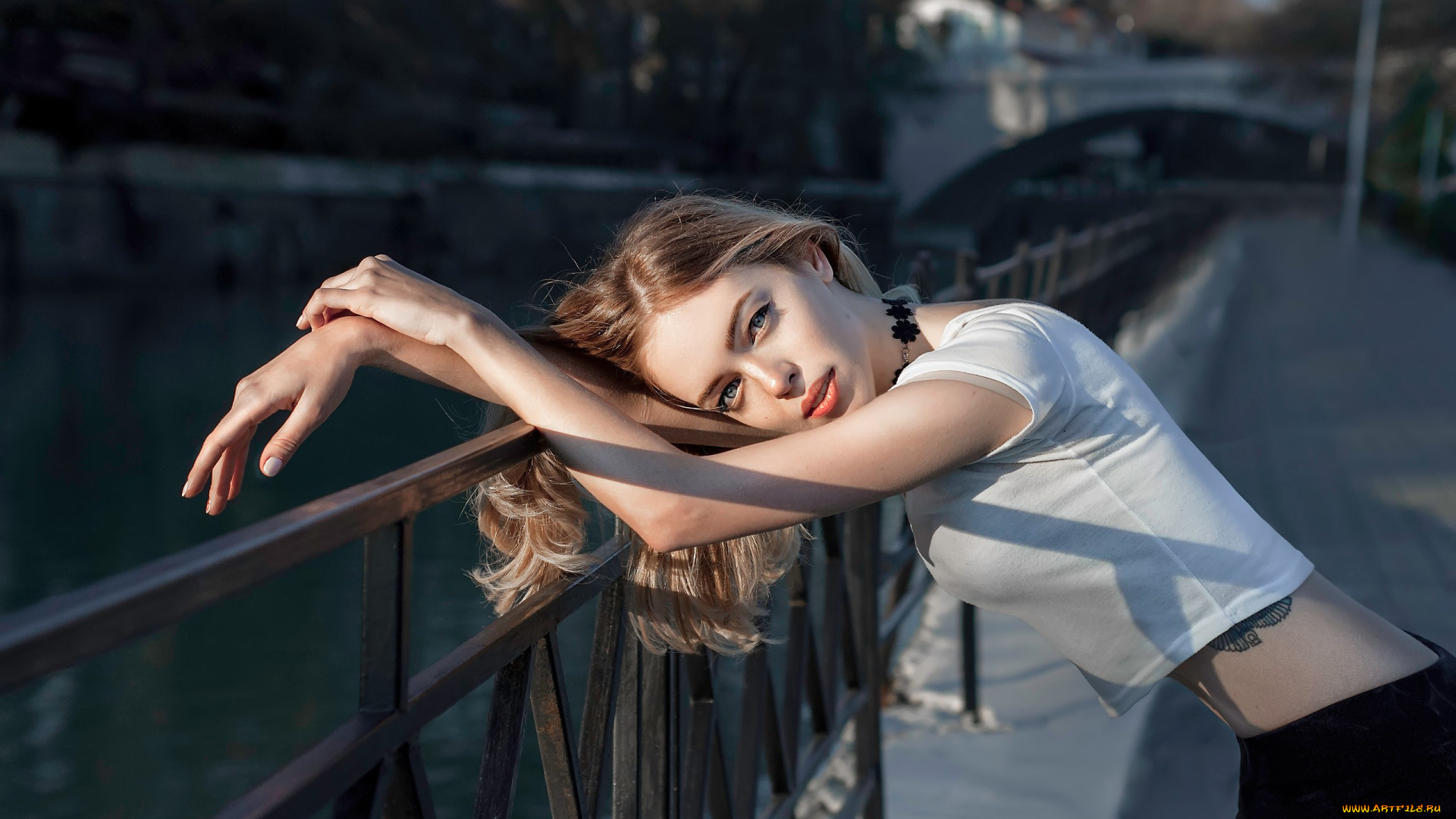 девушки, -, блондинки, , светловолосые, блондинка, футболка, перила, мост