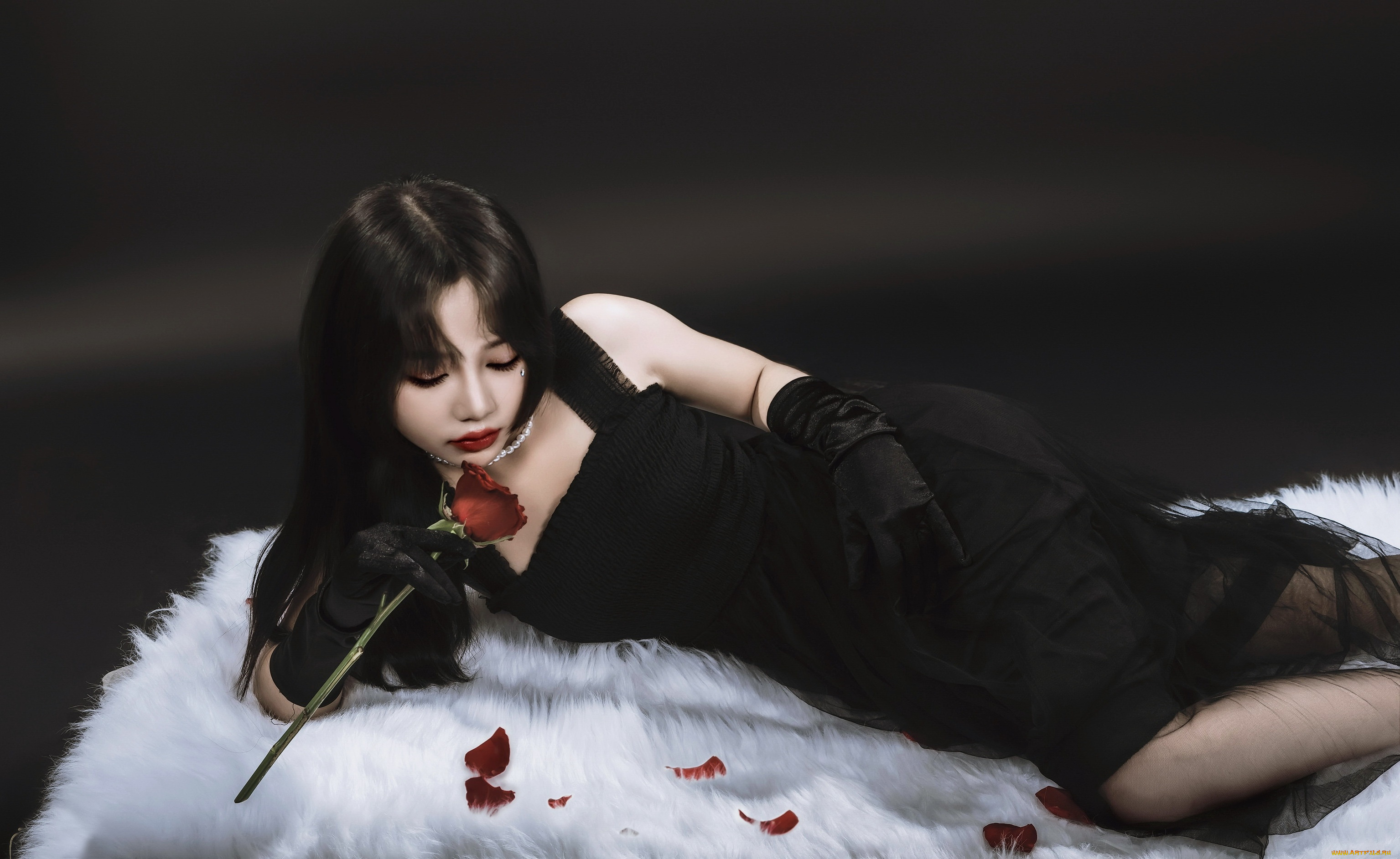 девушка, -, girl, девушки, -, азиатки, девушка, женщина, брюнетка, темноволосая, сексуальная, модель, звезда, позирует, разная, обувь, верхняя, стильная, одежда, нижнее, эротическое, бельё, трусы, лифчик, колготки, чулки, аксессуары, макияж, и, множество, элементов, на, фотографии