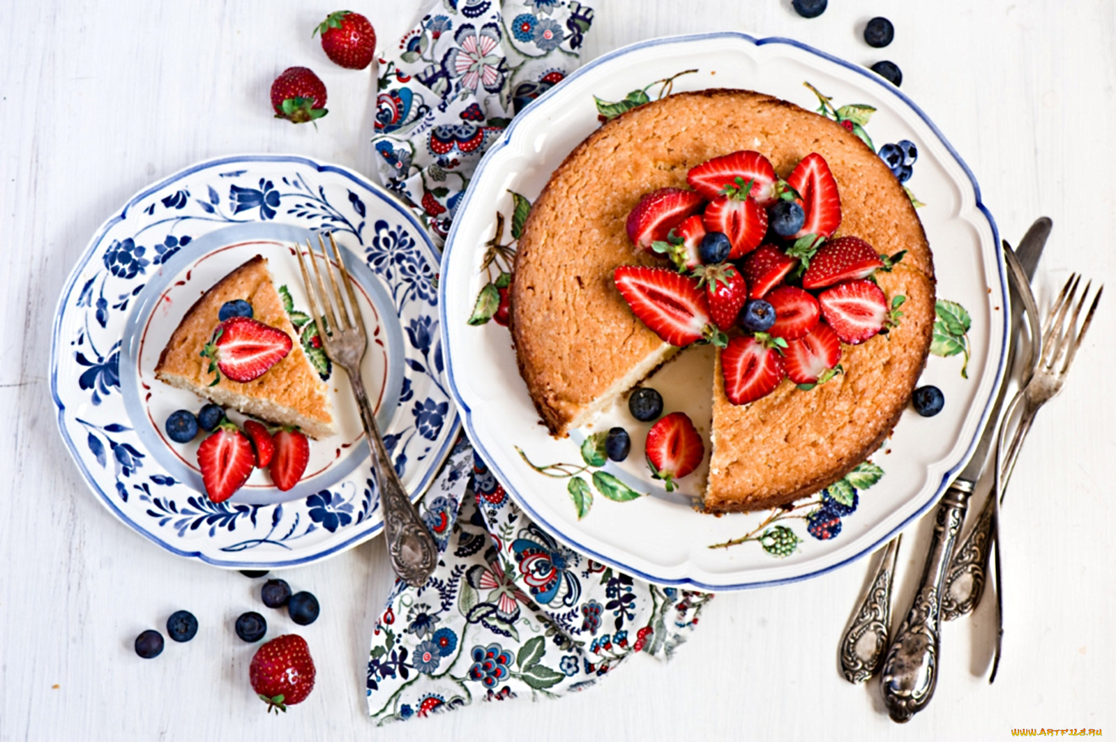 еда, пирожные, кексы, печенье, тарелки, пирог, голубика, клубника