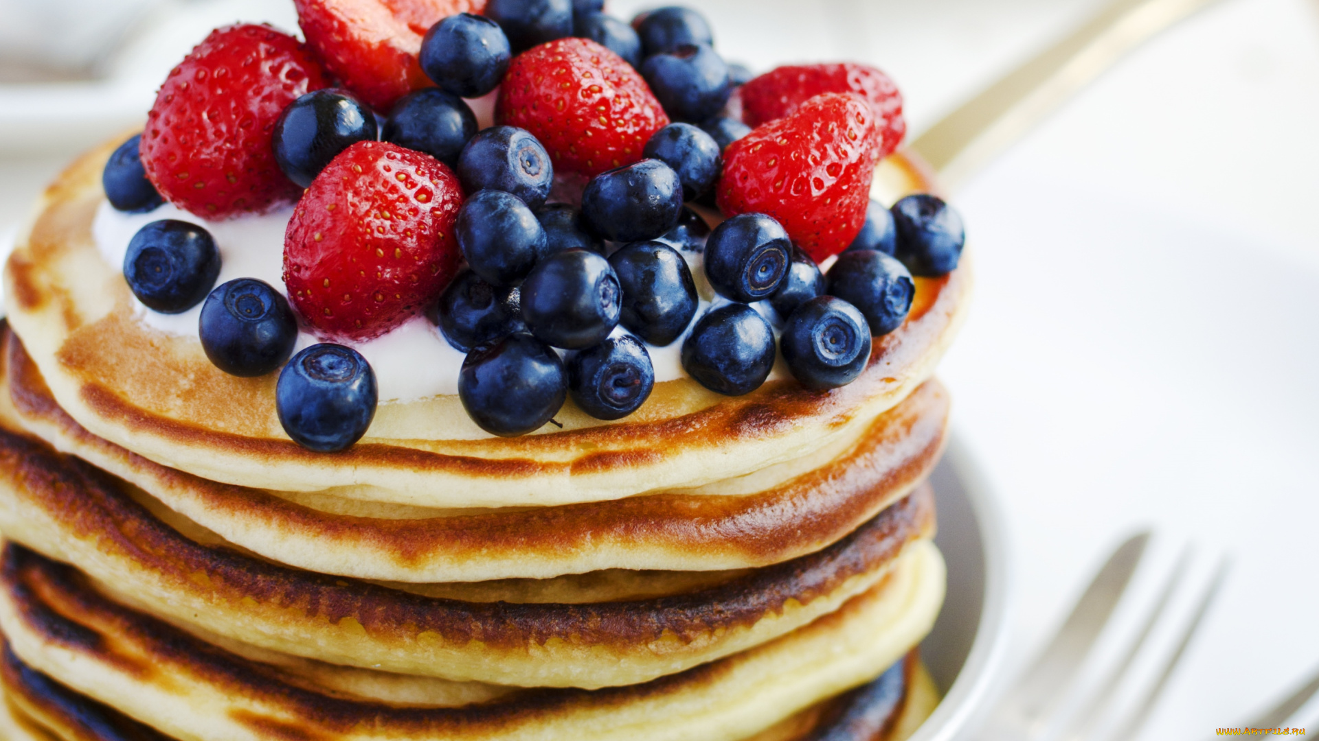 еда, блины, оладьи, блинчики, клубника, голубика