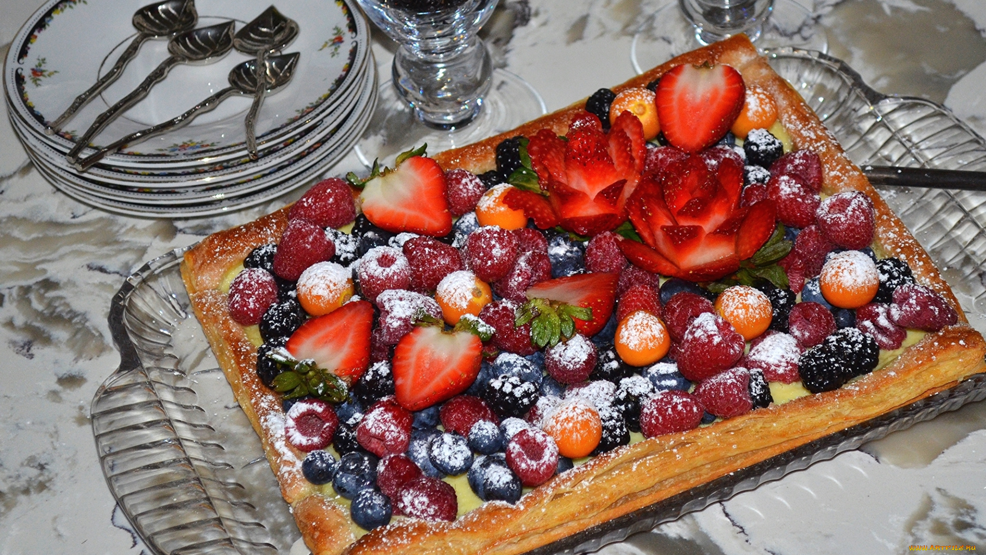 еда, пироги, ягоды, десерт, пирог, ежевика, физалис, малина, голубика, клубника