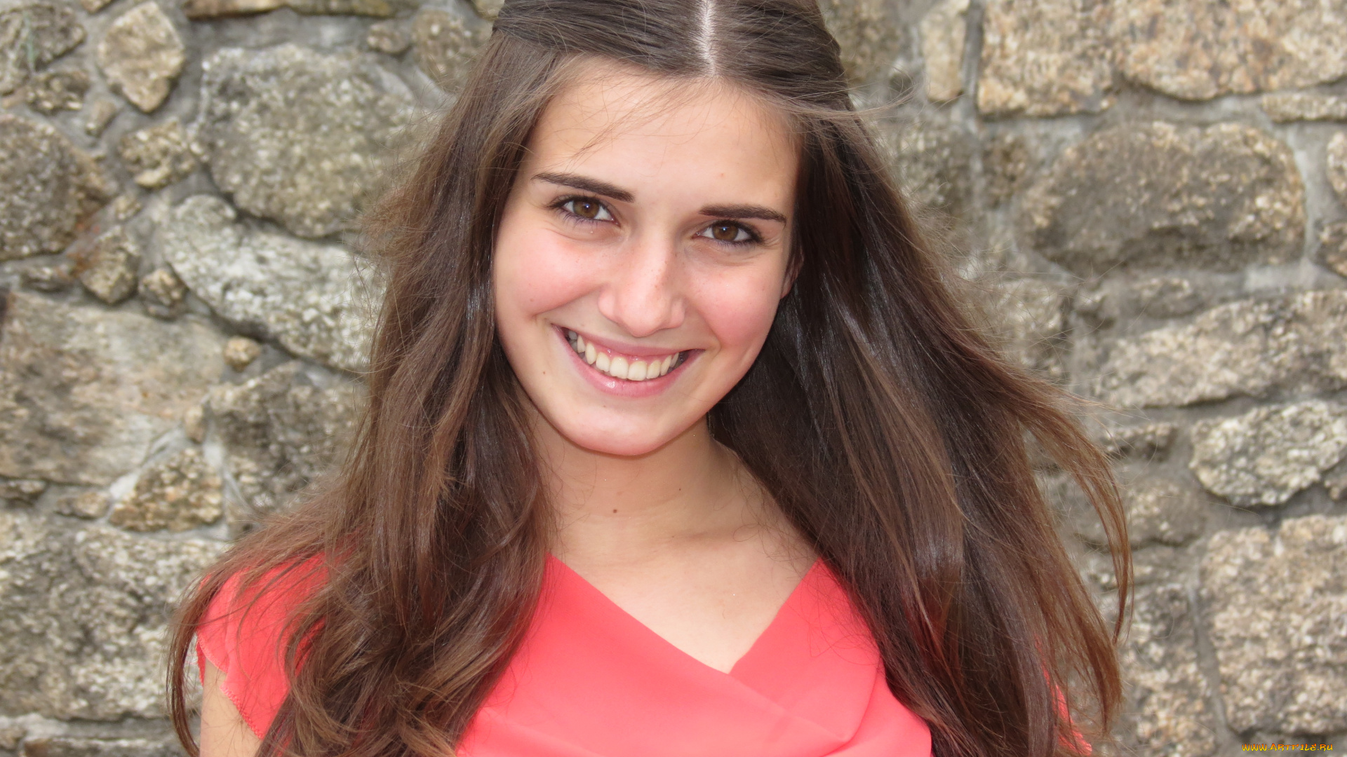 девушки, -unsort, , лица, , портреты, шатенка, улыбка, лицо, стена