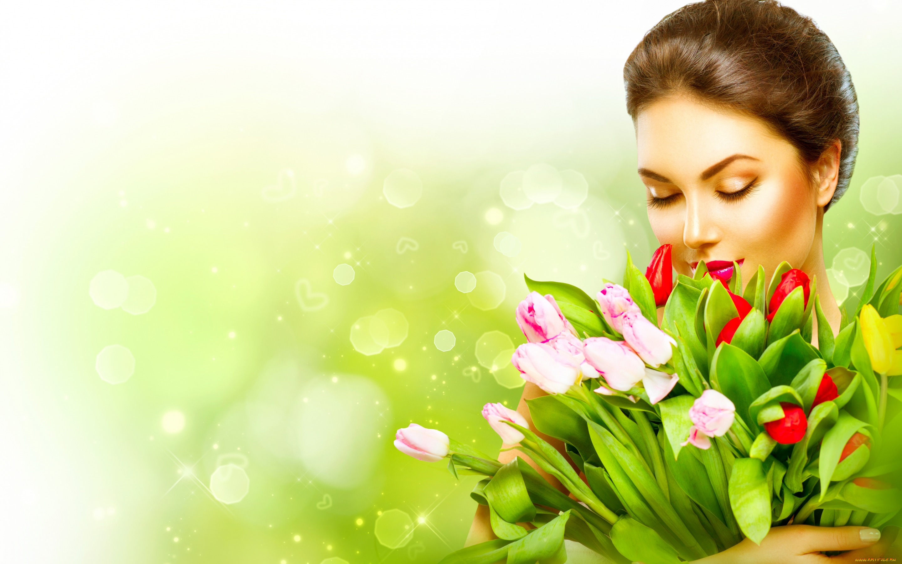 девушки, -unsort, , лица, , портреты, цветы, держит, макияж, боке, красивая, девушка, розовые, блики, букет, фон, красные, шатенка, закрыла, глаза, прическа, тюльпаны