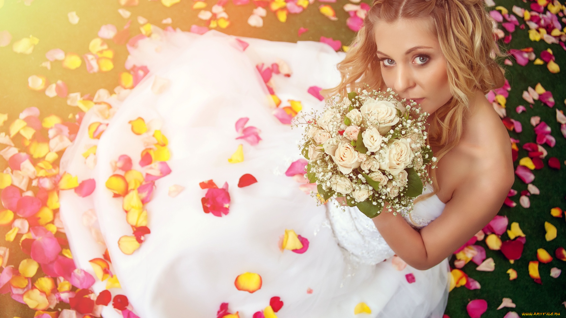 девушки, -unsort, , невесты, лепестки, букет, платье, блондинка, невеста