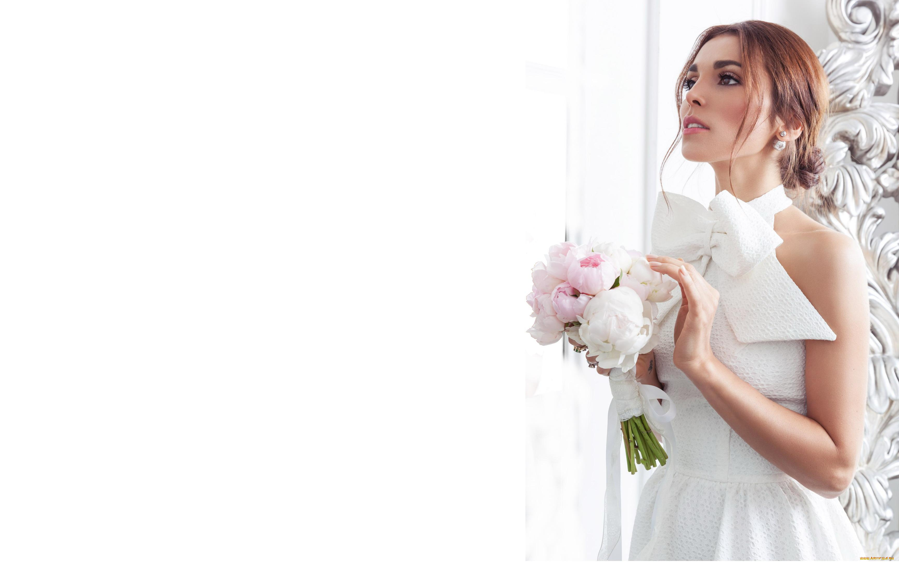 музыка, сати, казанова, певица, рыжая, платье, букет, пионы